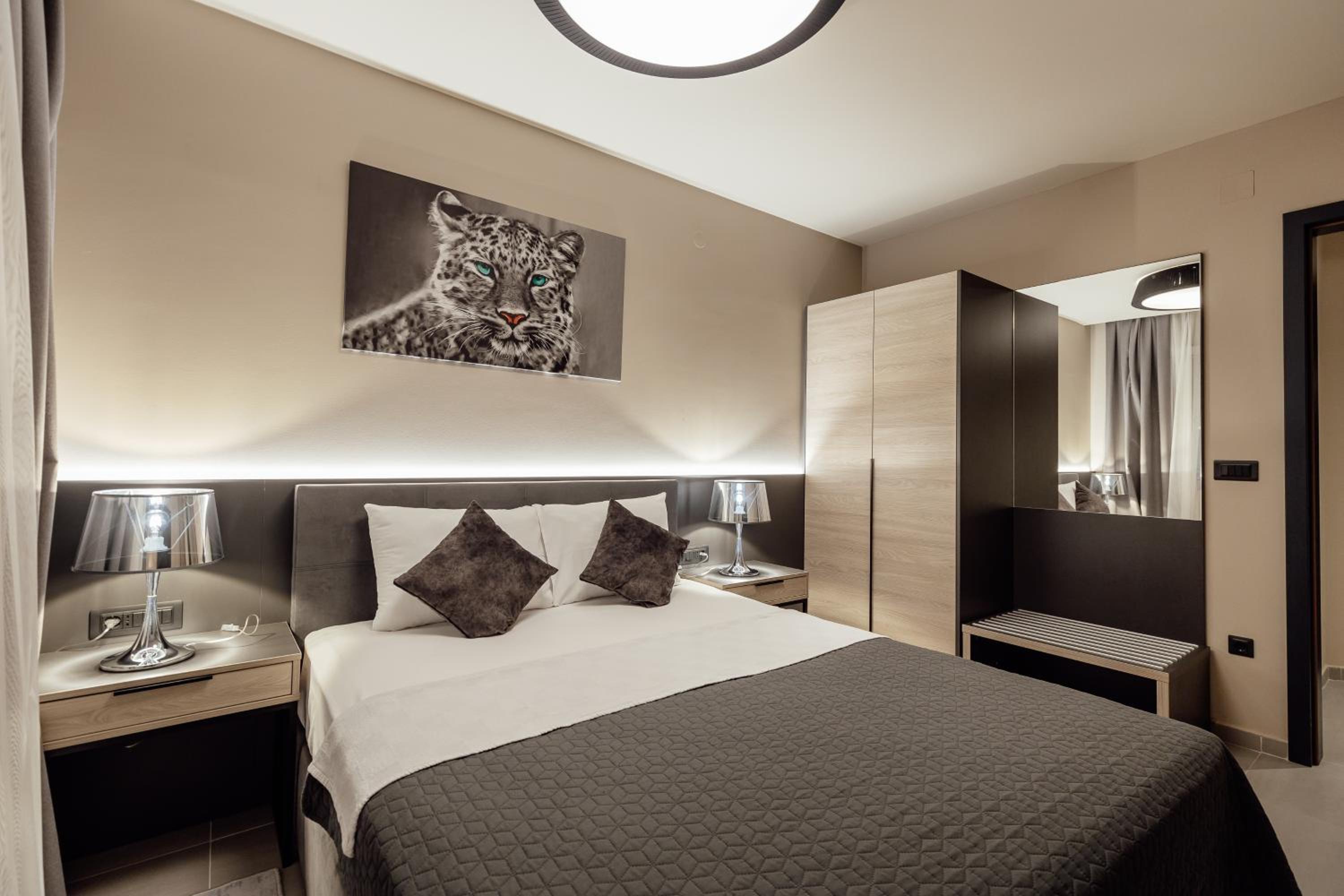 Deluxe Suite - Photo 10