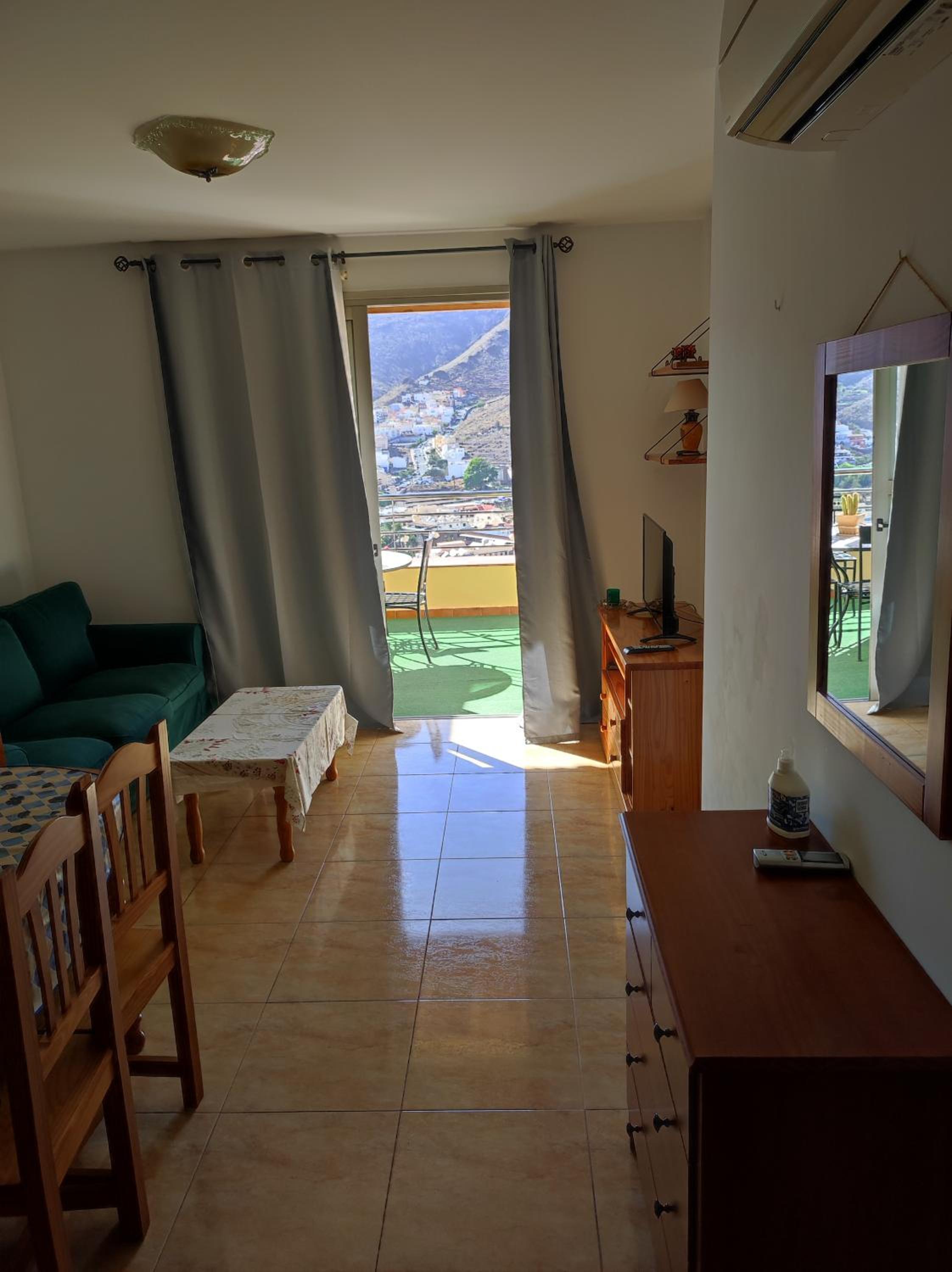 One-Bedroom Apartment photo 2
