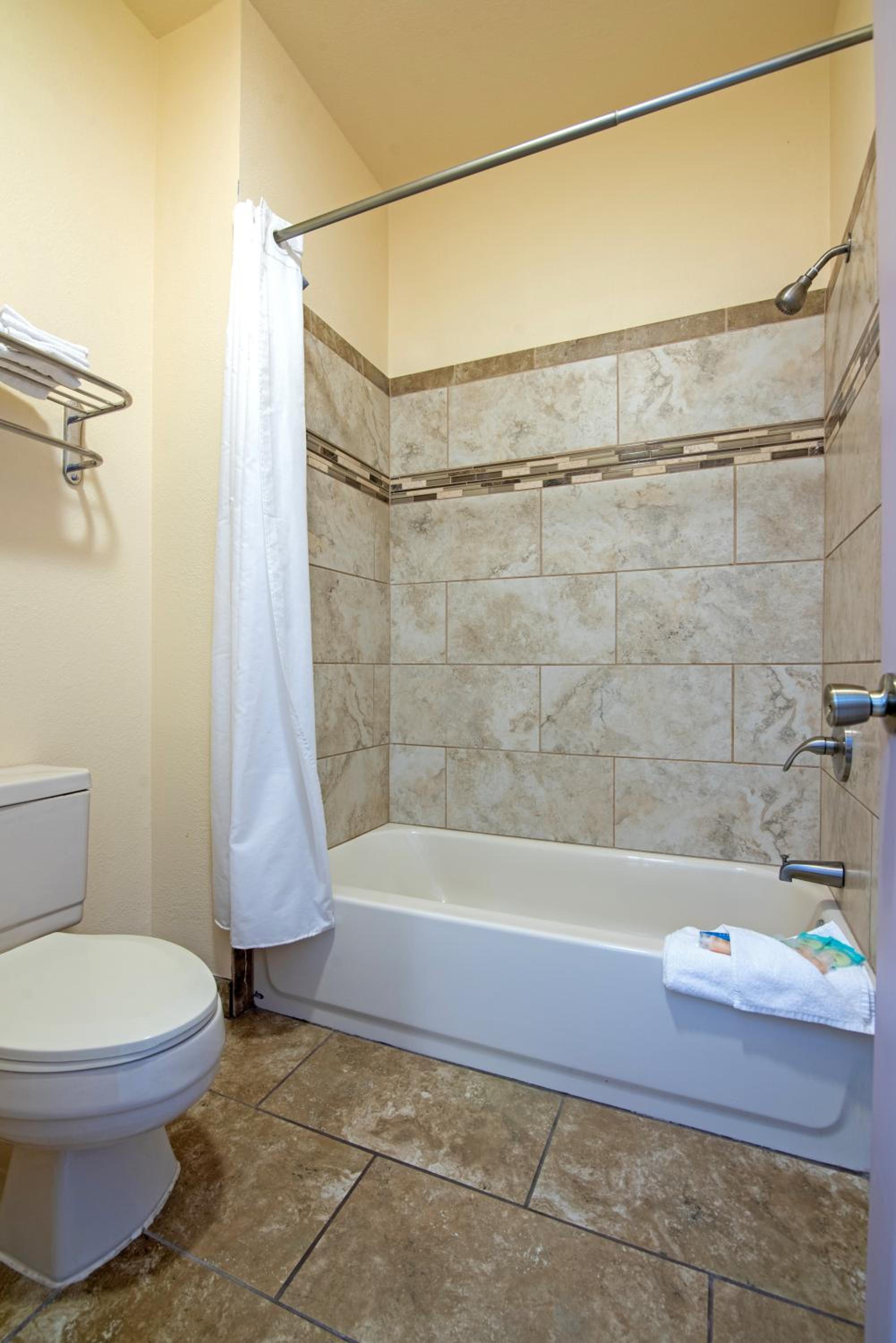 King Suite - Photo 2