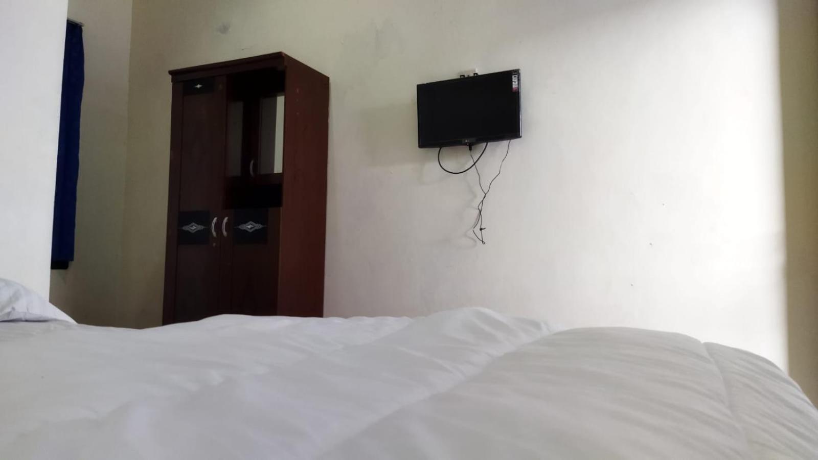 Standard Twin Room - Photo 3