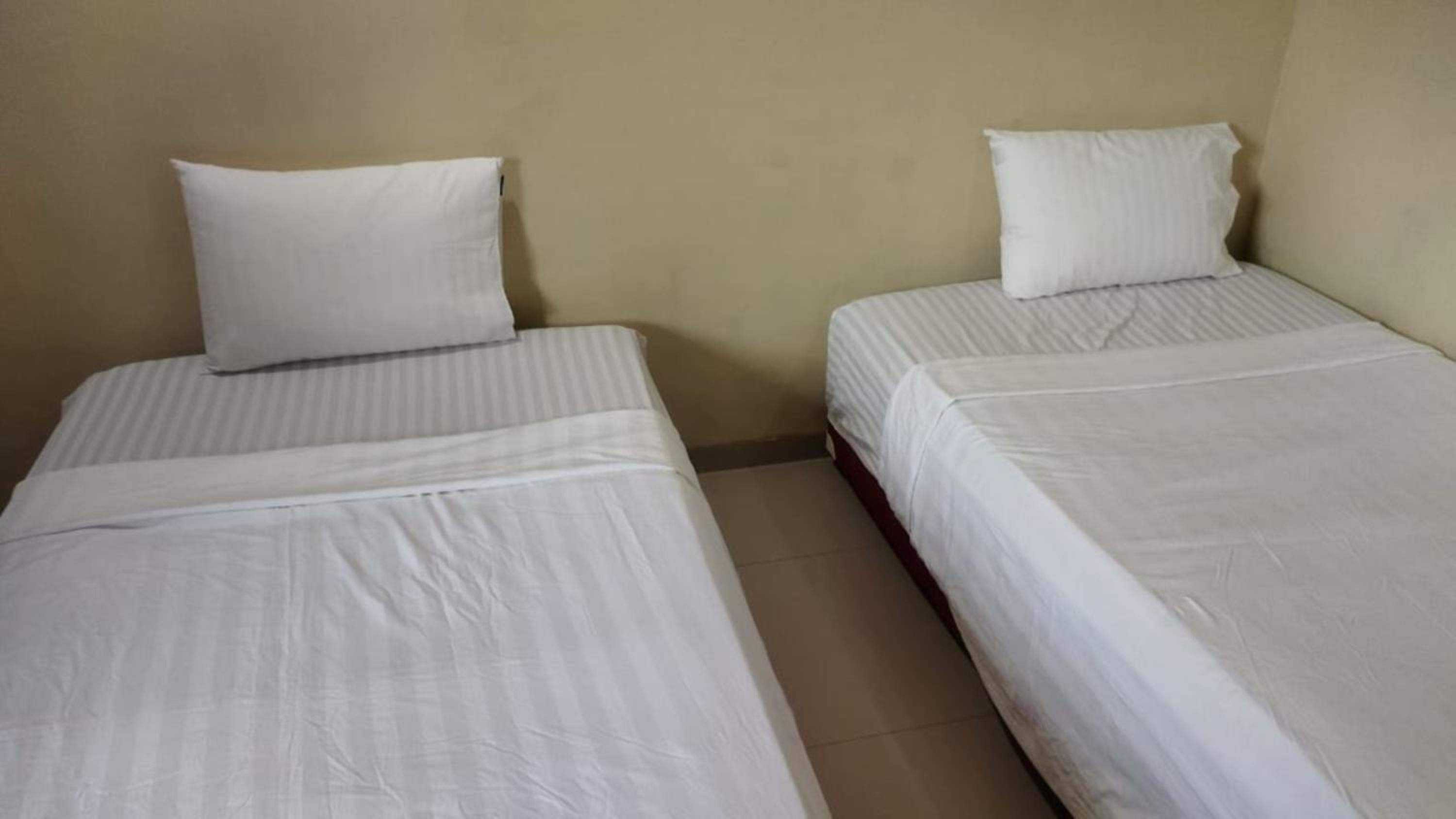 Standard Twin Room - Photo 1