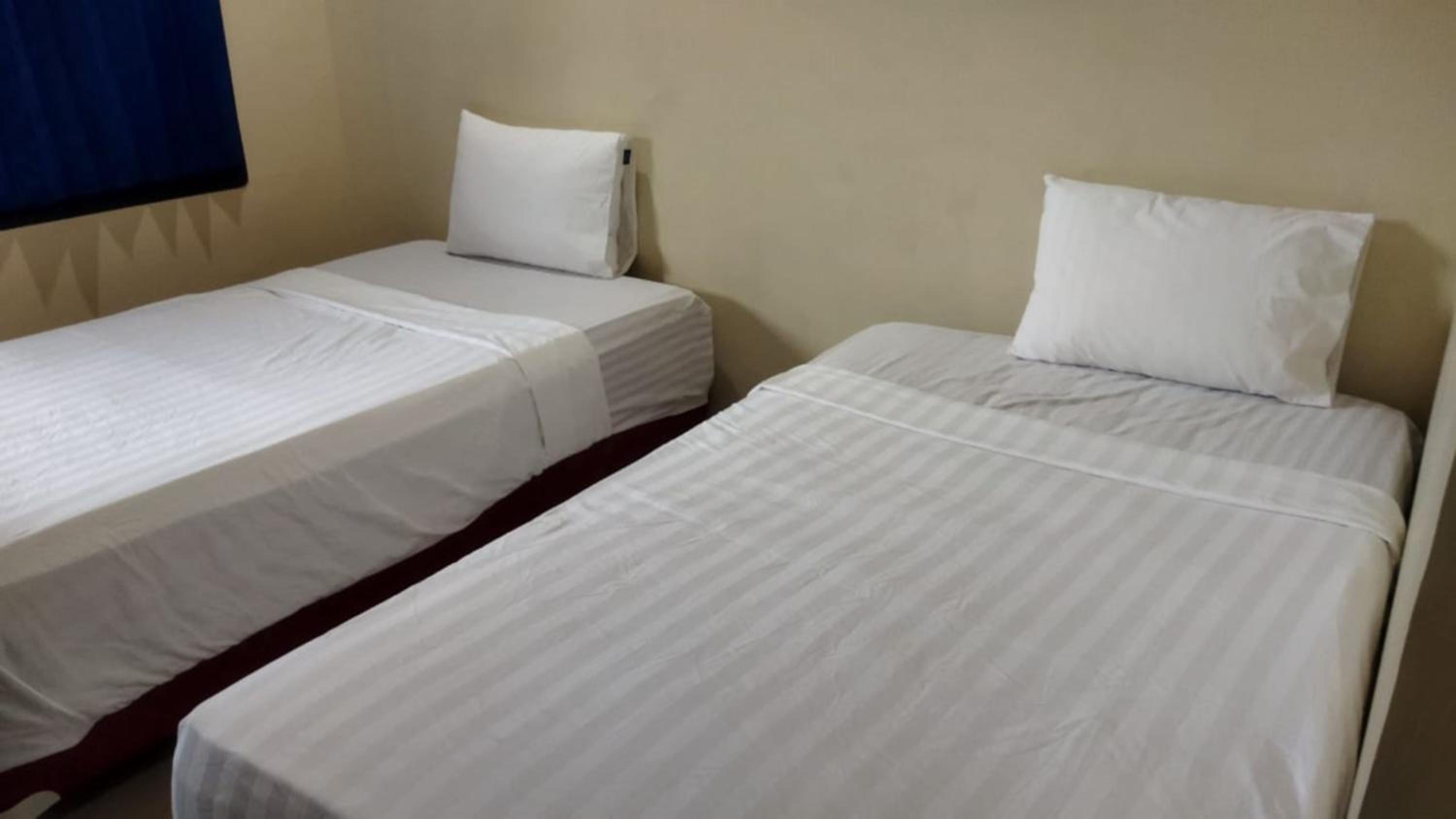 Standard Twin Room - Photo 6