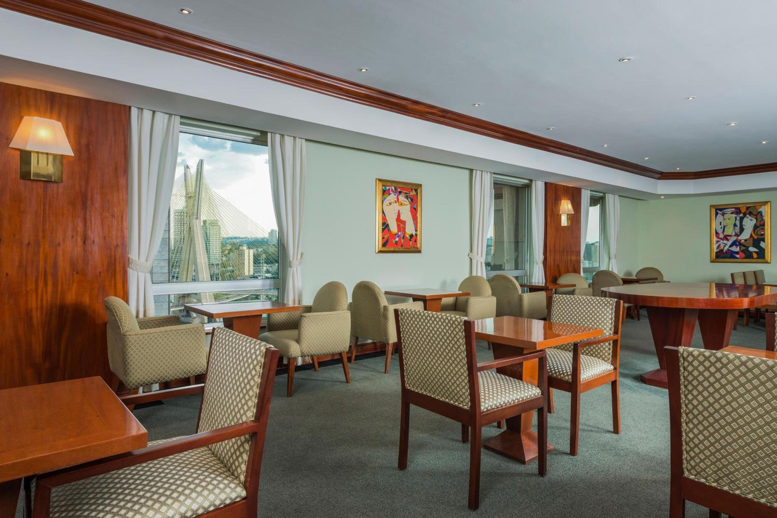 Deluxe King Room - Photo 4