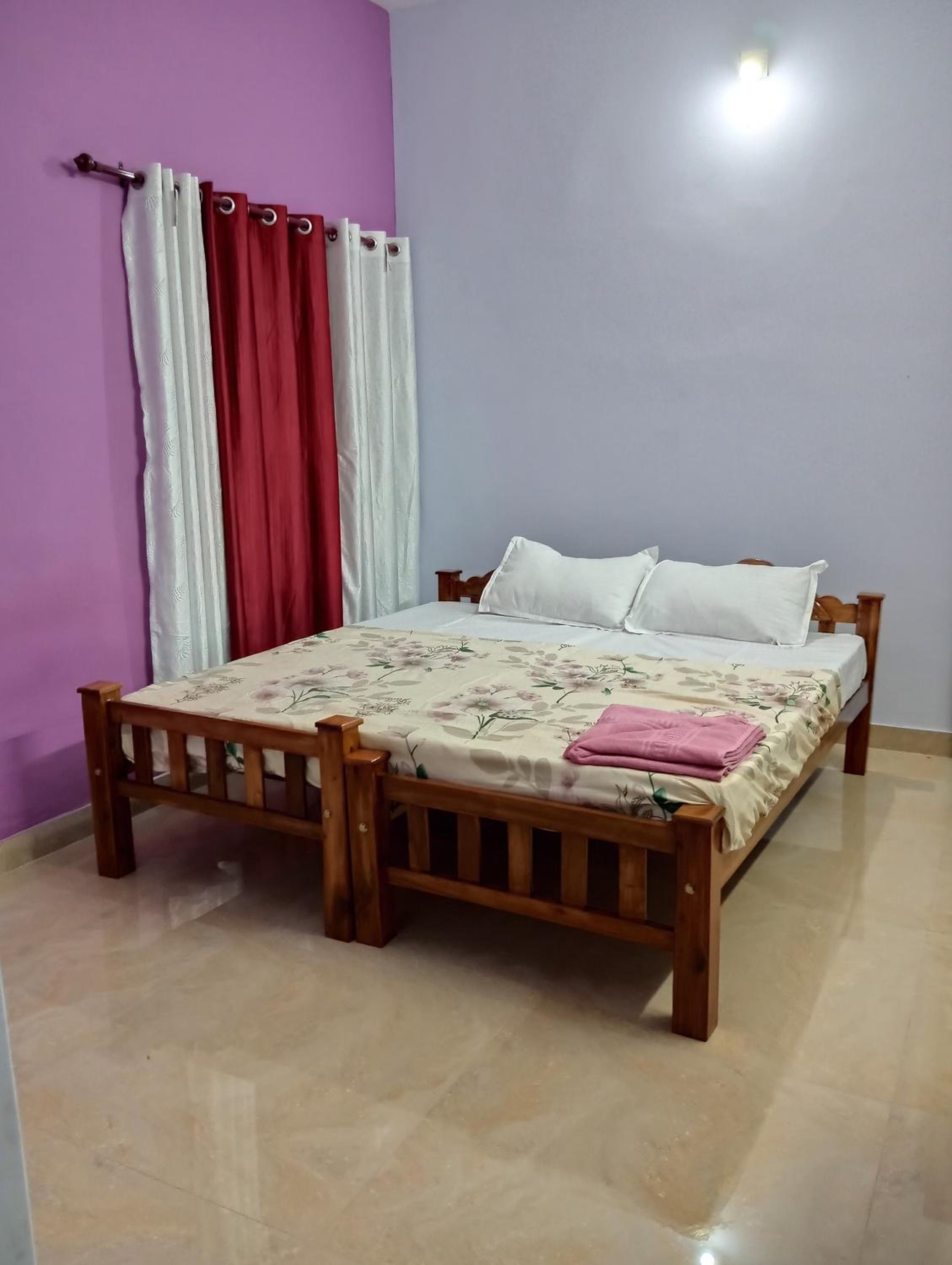 Small Twin Room photo 1
