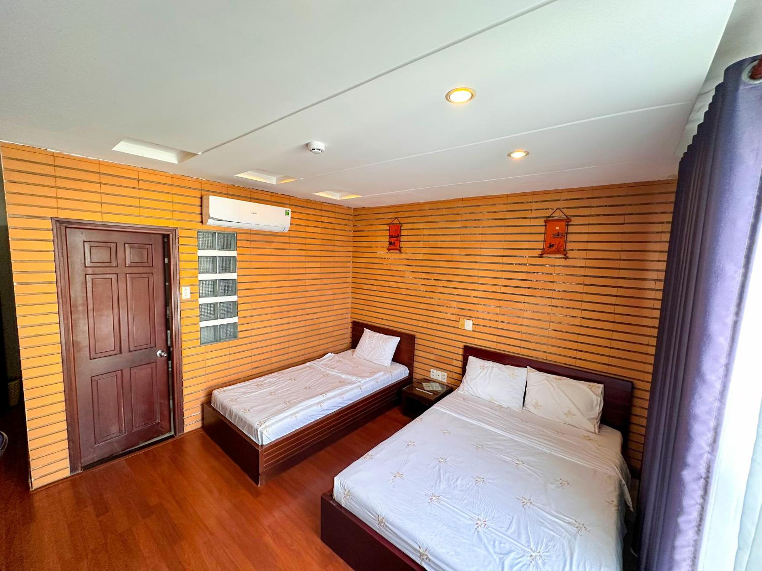 Standard Queen Room