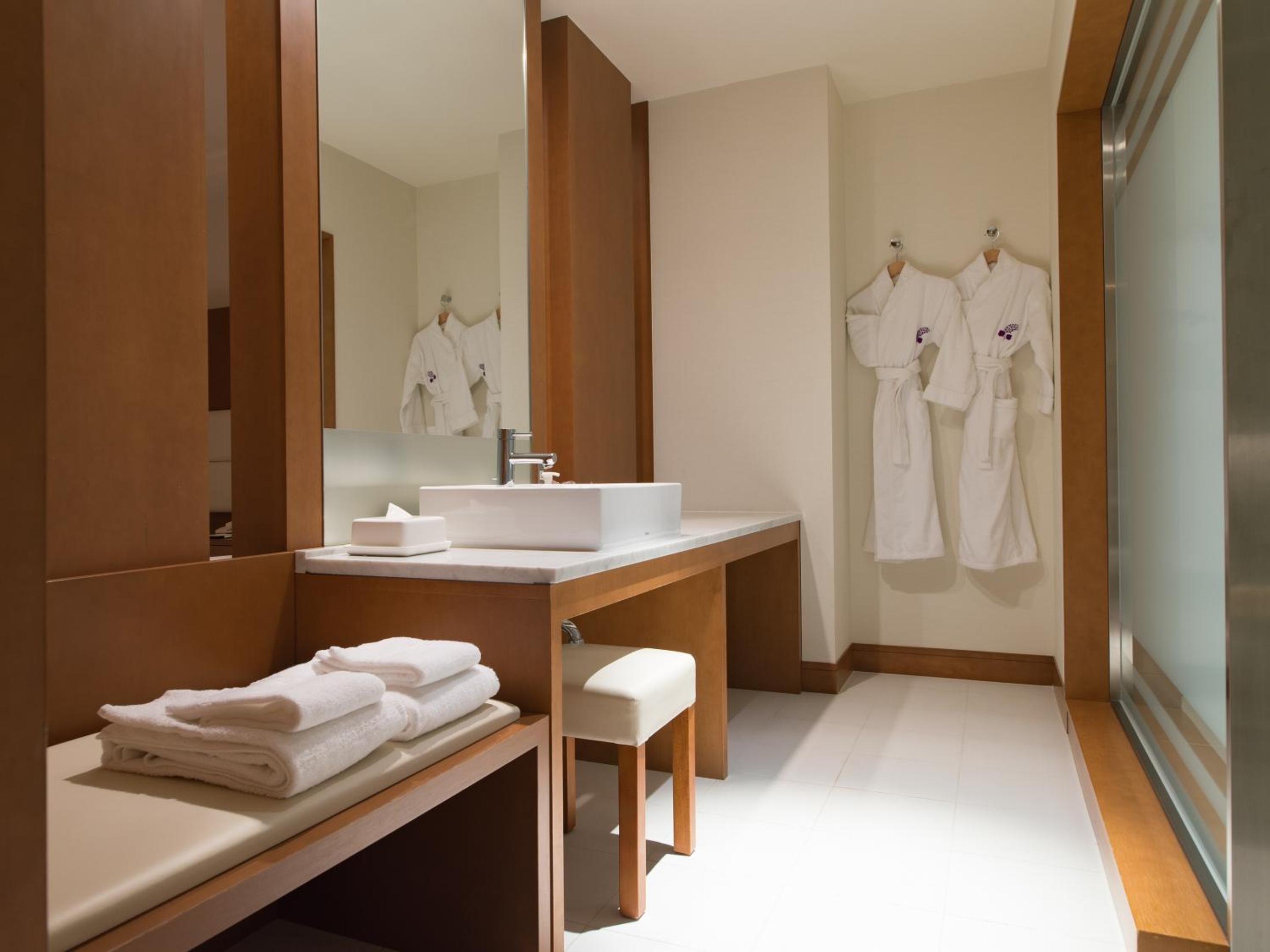 Executive Floor Junior Suite with Park View - Non-Smoking photo 2