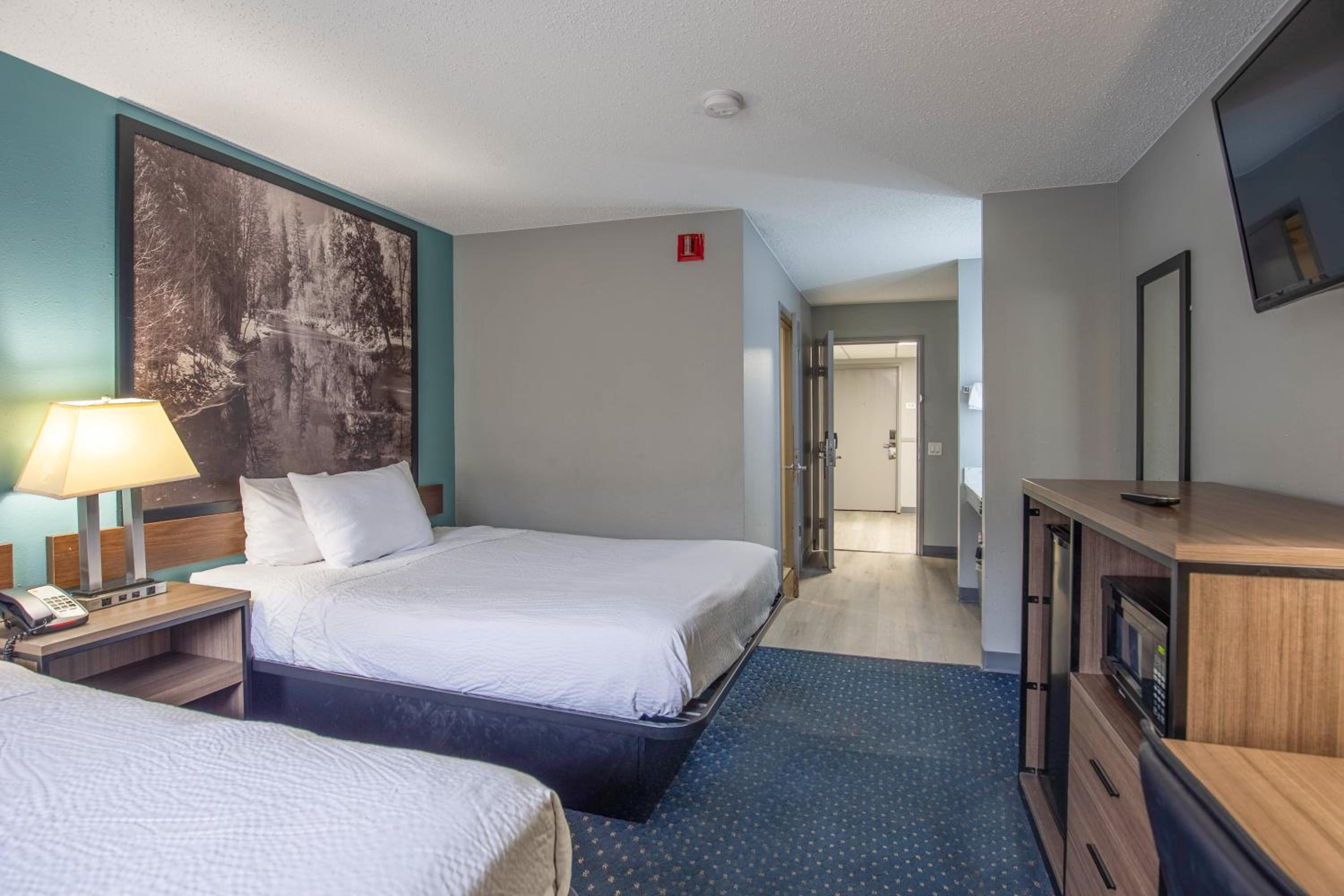 Queen Room with Two Queen Beds - Mobility Access/Non-Smoking - Photo 2