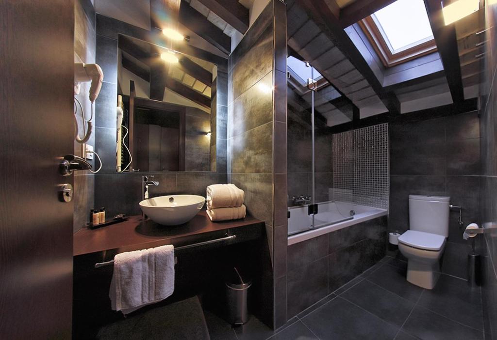 Queen Room with Spa Bath photo 2