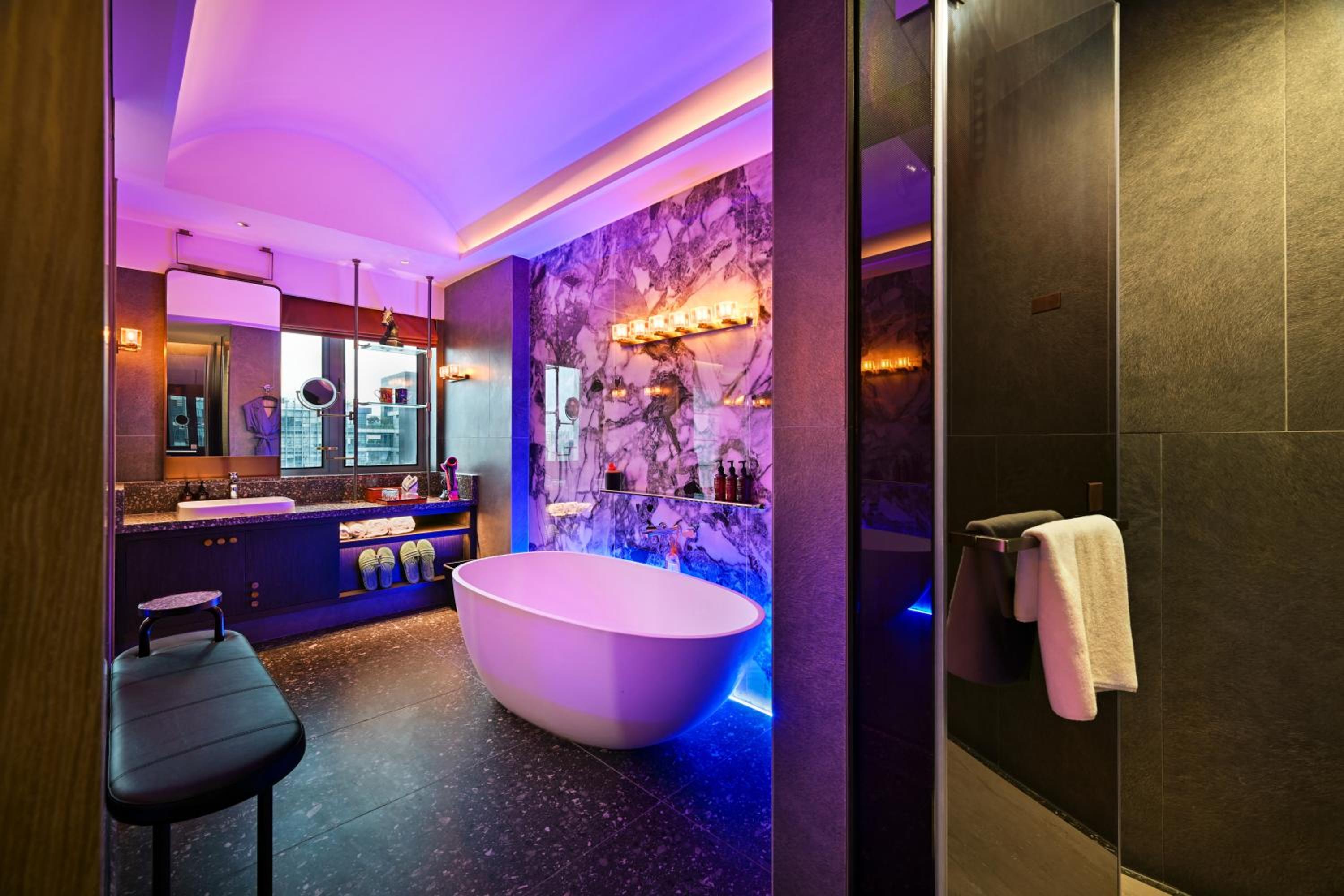 Deluxe King Room photo 2