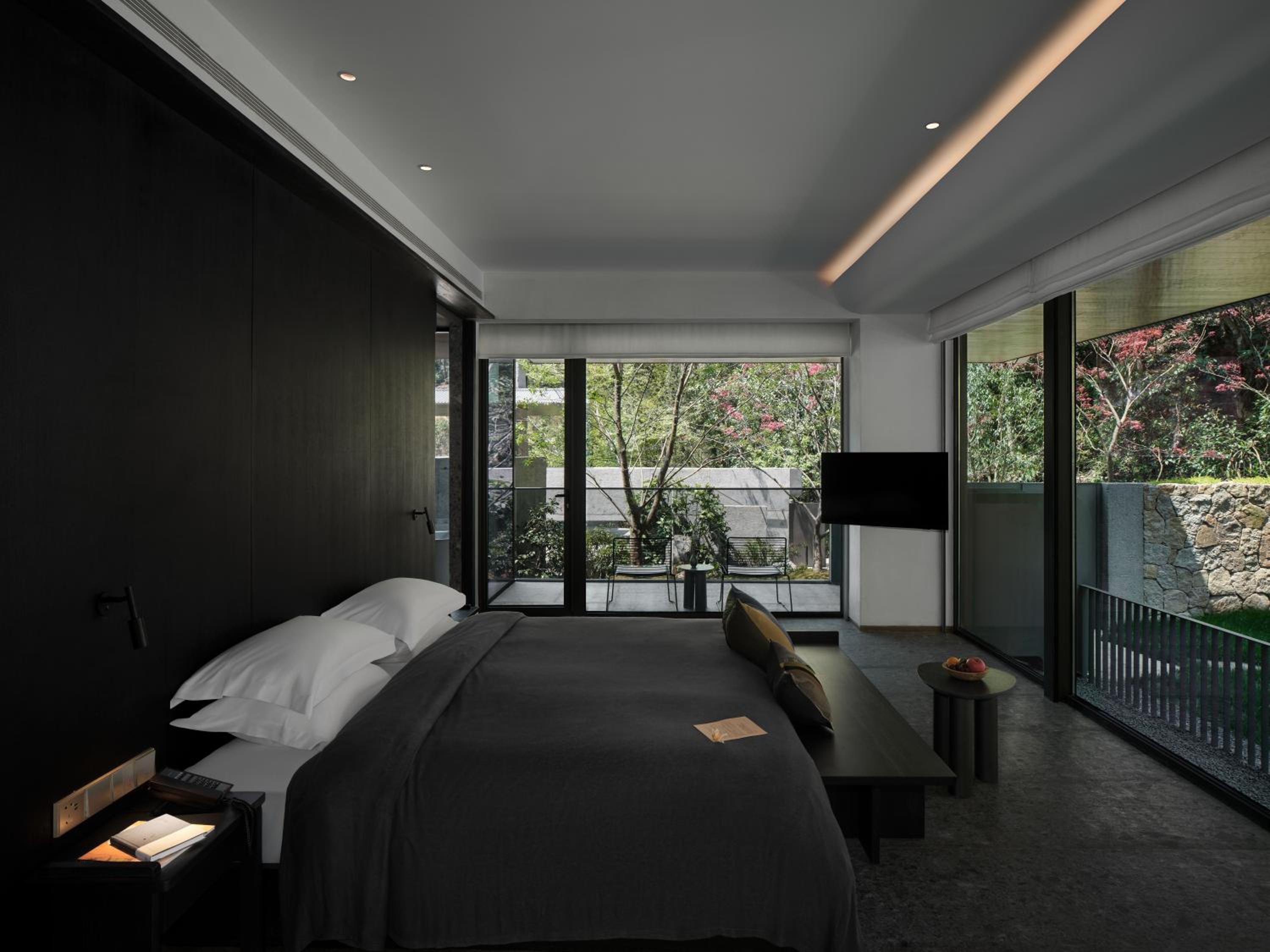 Suite with Courtyard View