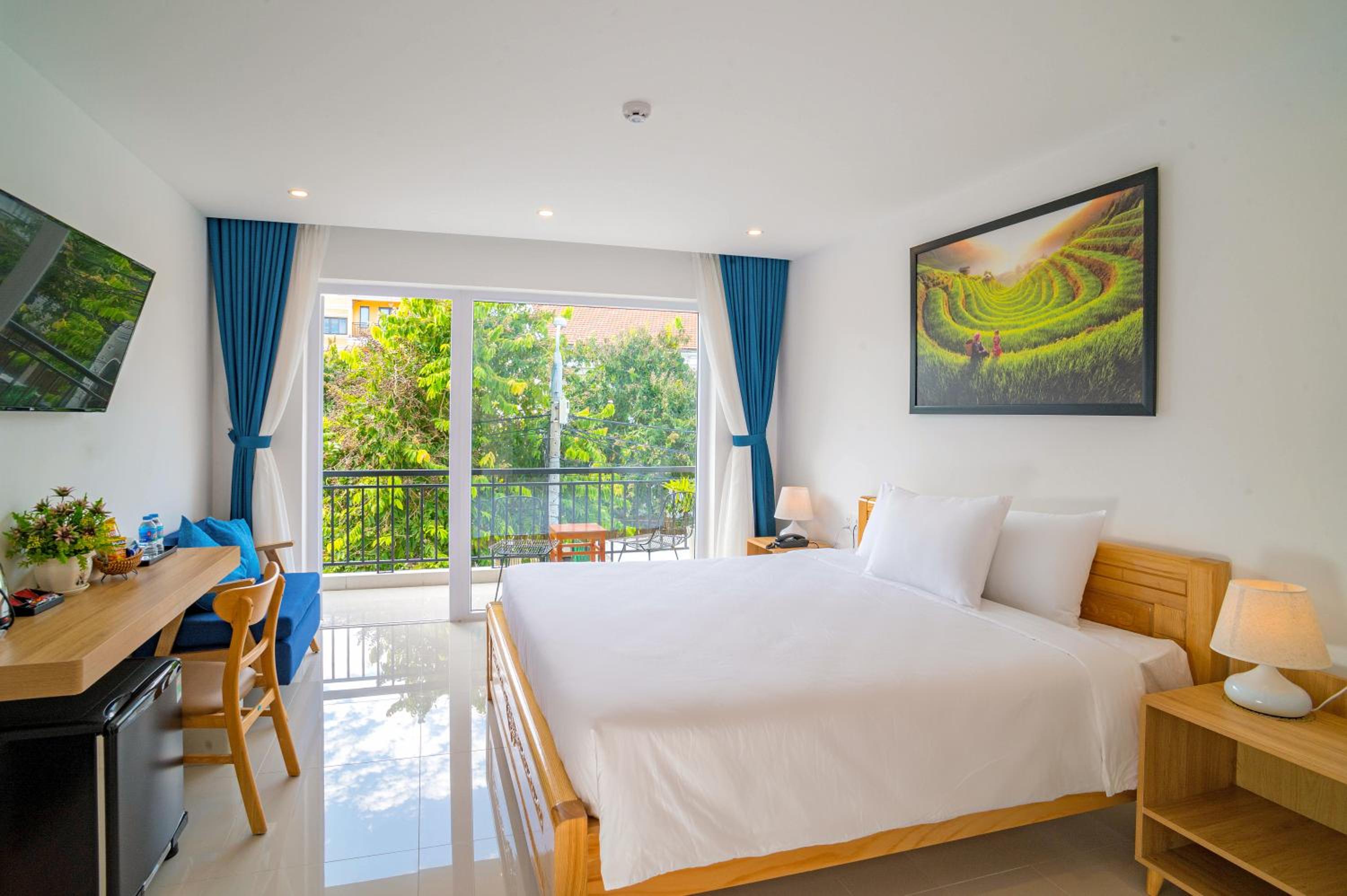 Deluxe Double Room with Balcony