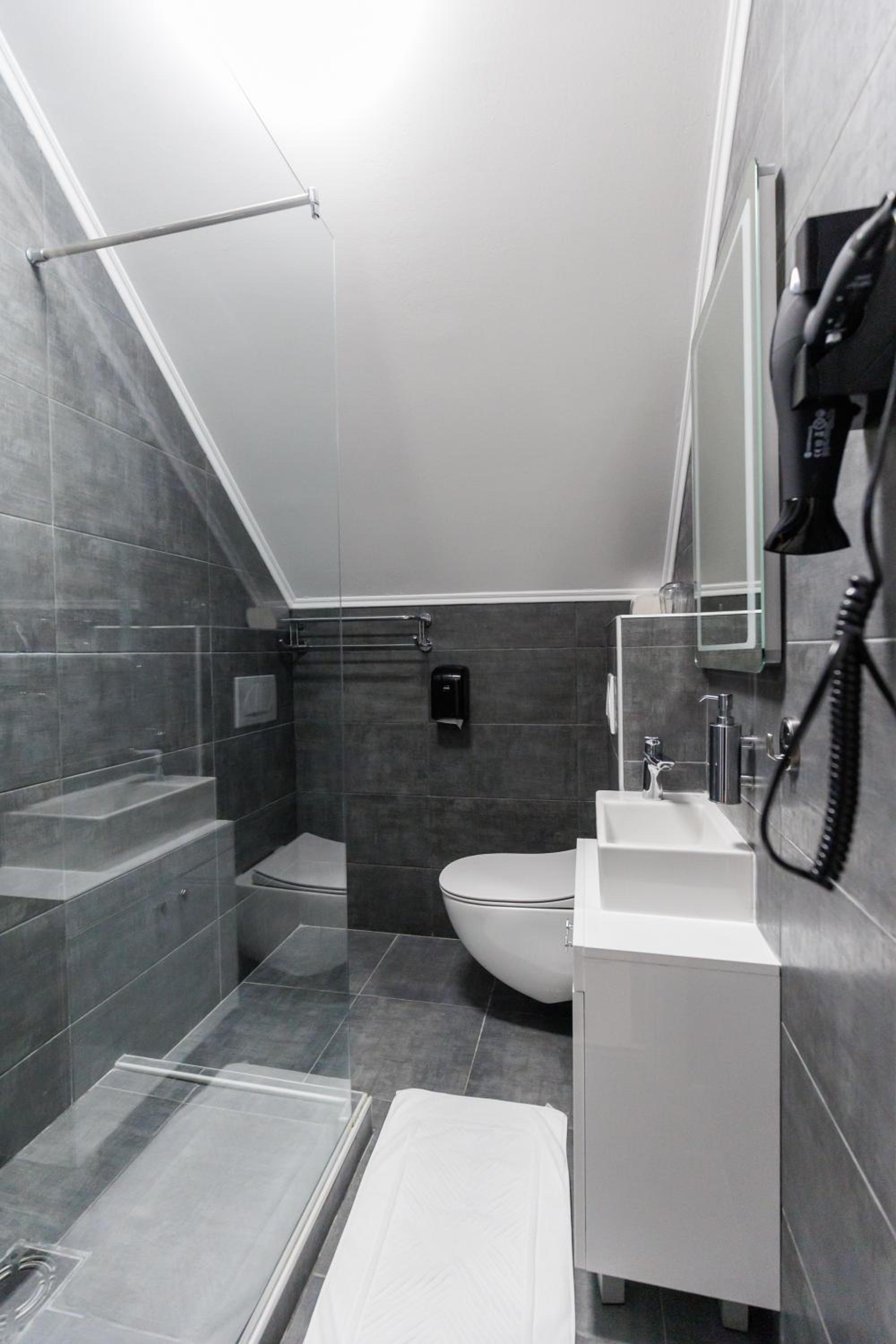 One-Bedroom Apartment - Photo 10