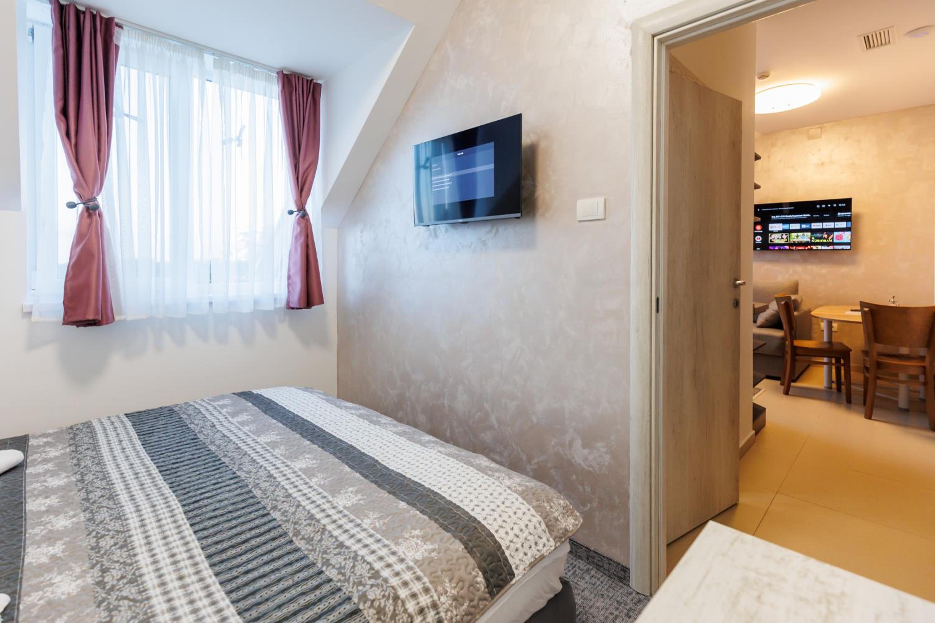 One-Bedroom Apartment - Photo 7