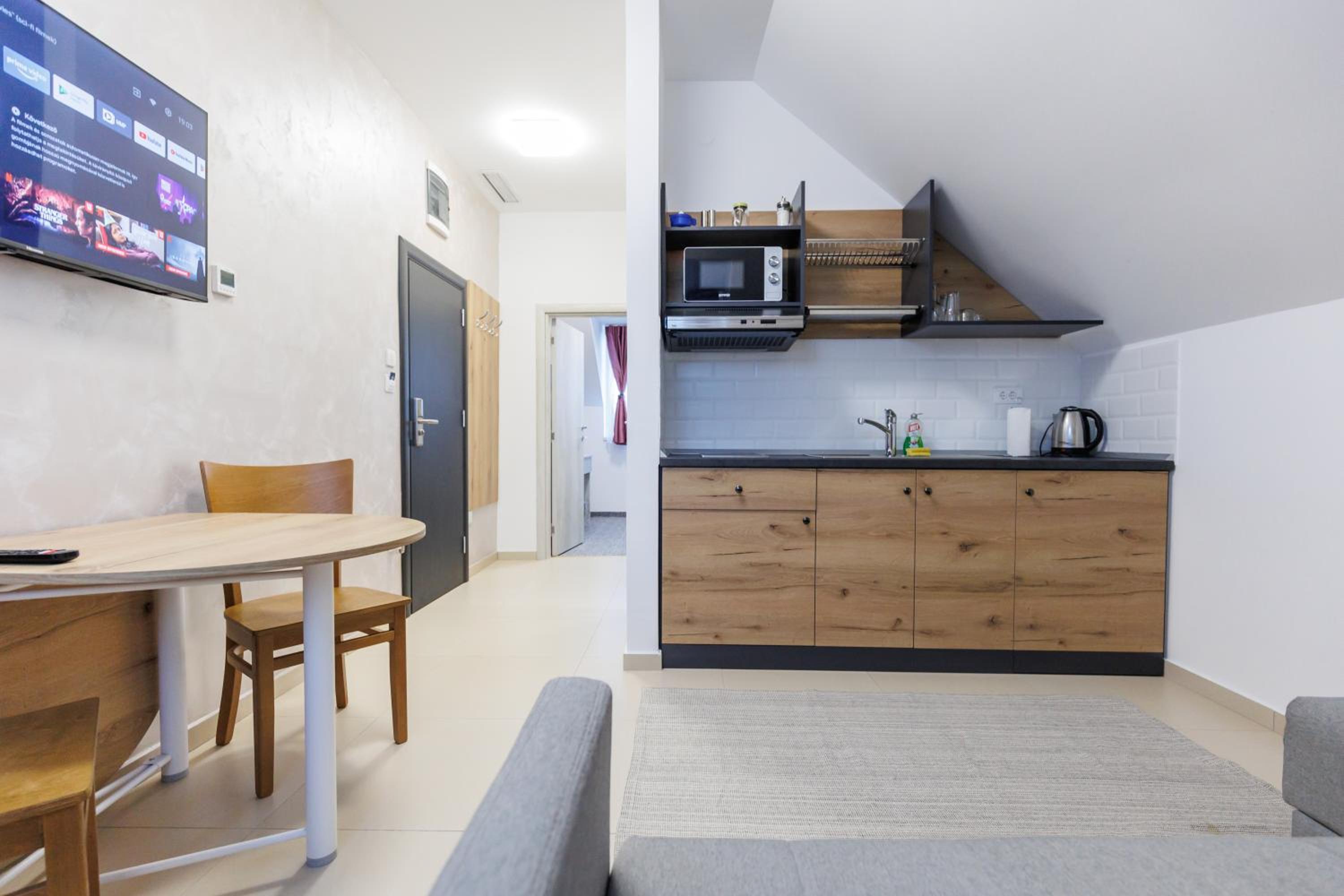 One-Bedroom Apartment - Photo 4