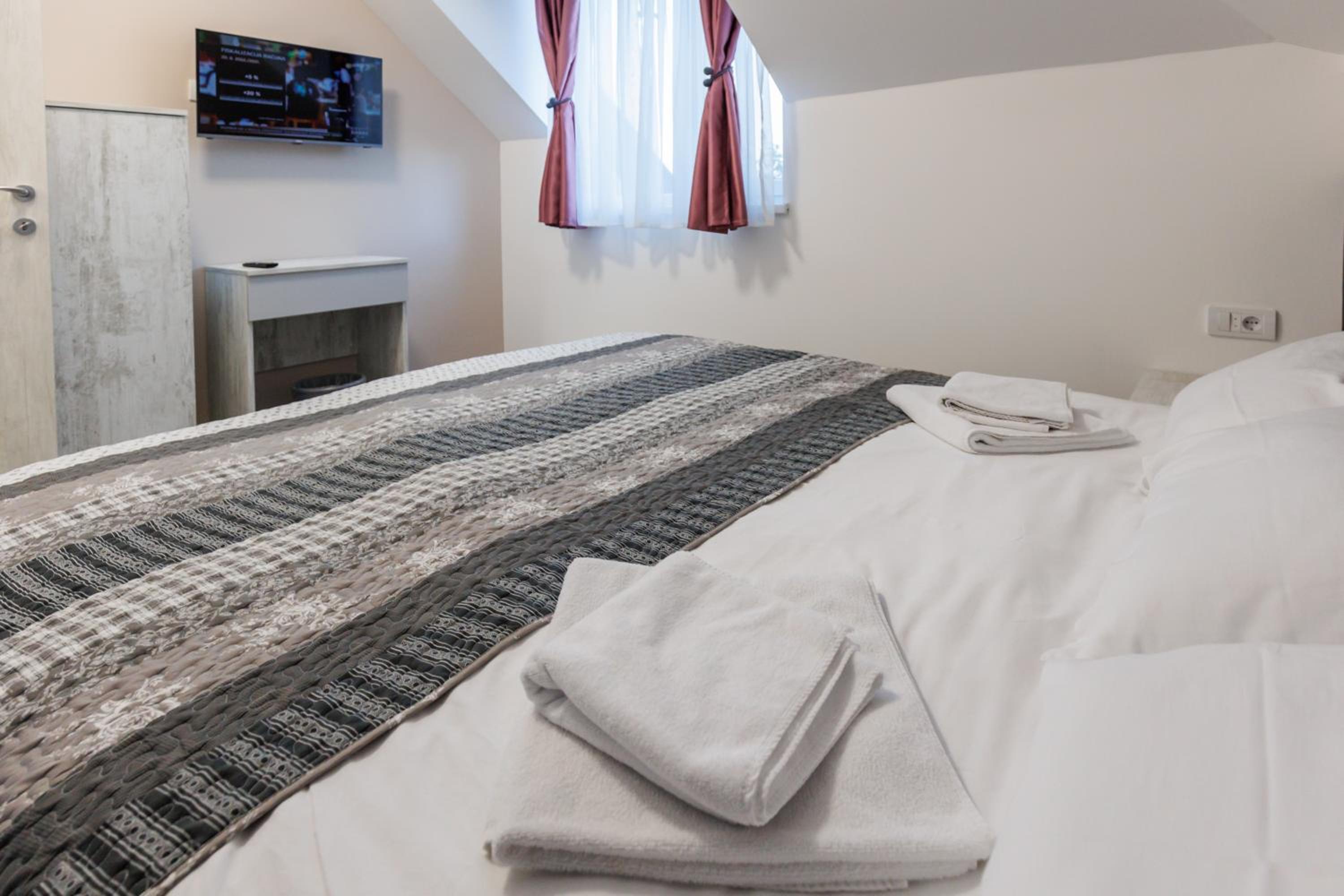 One-Bedroom Apartment - Photo 6