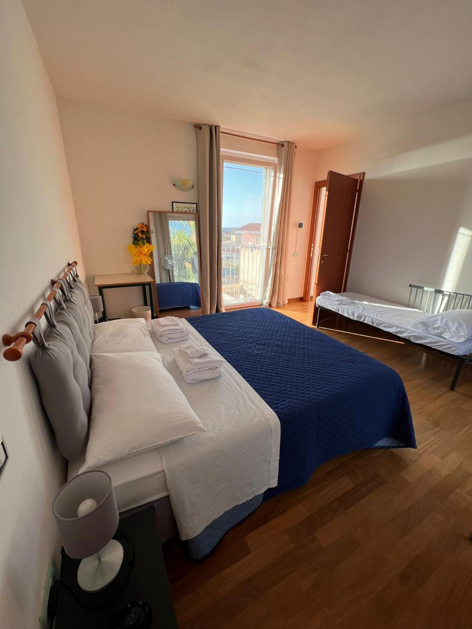 Double Room with Private External Bathroom photo 2