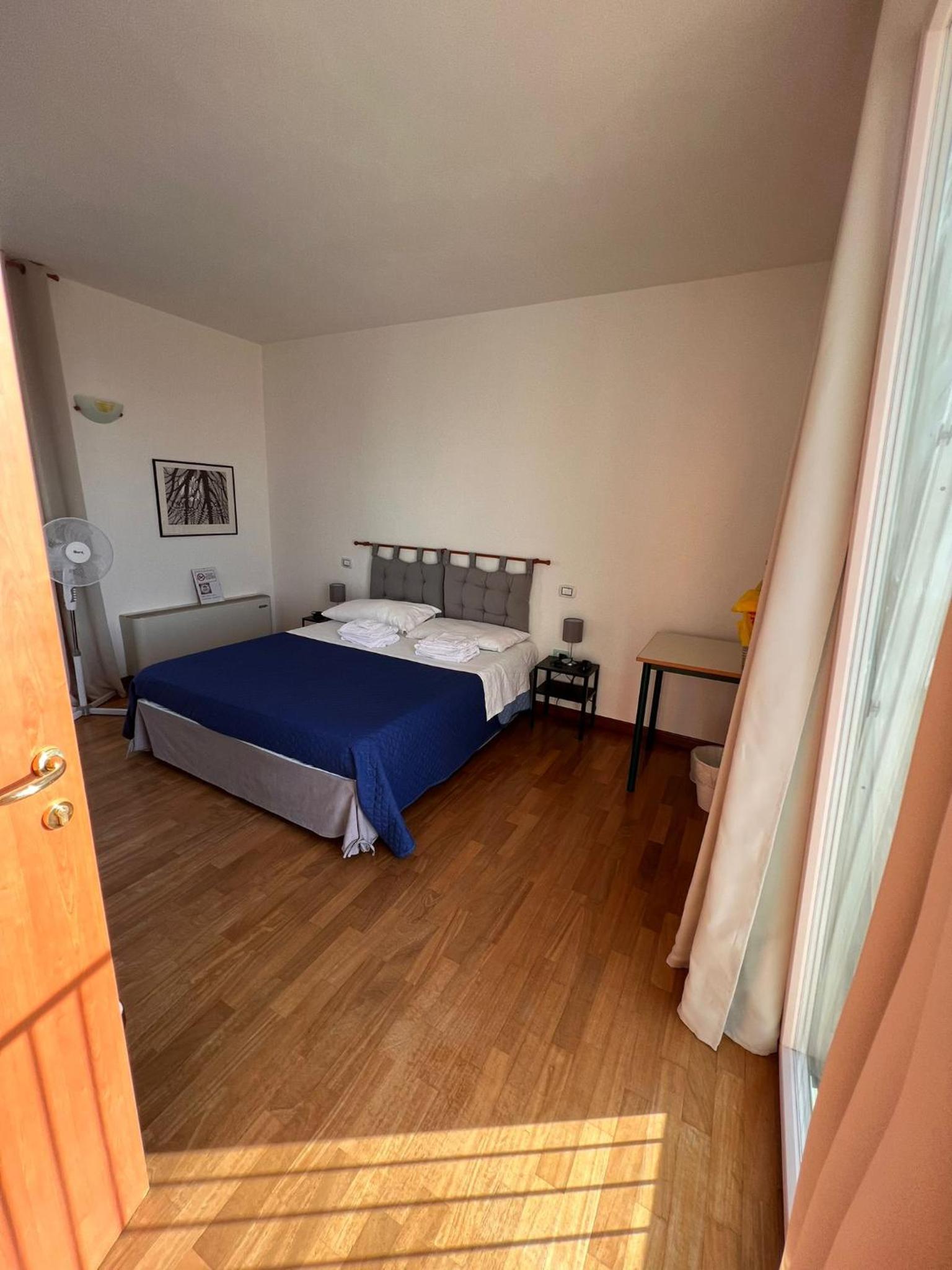 Double Room with Shared Bathroom photo 1