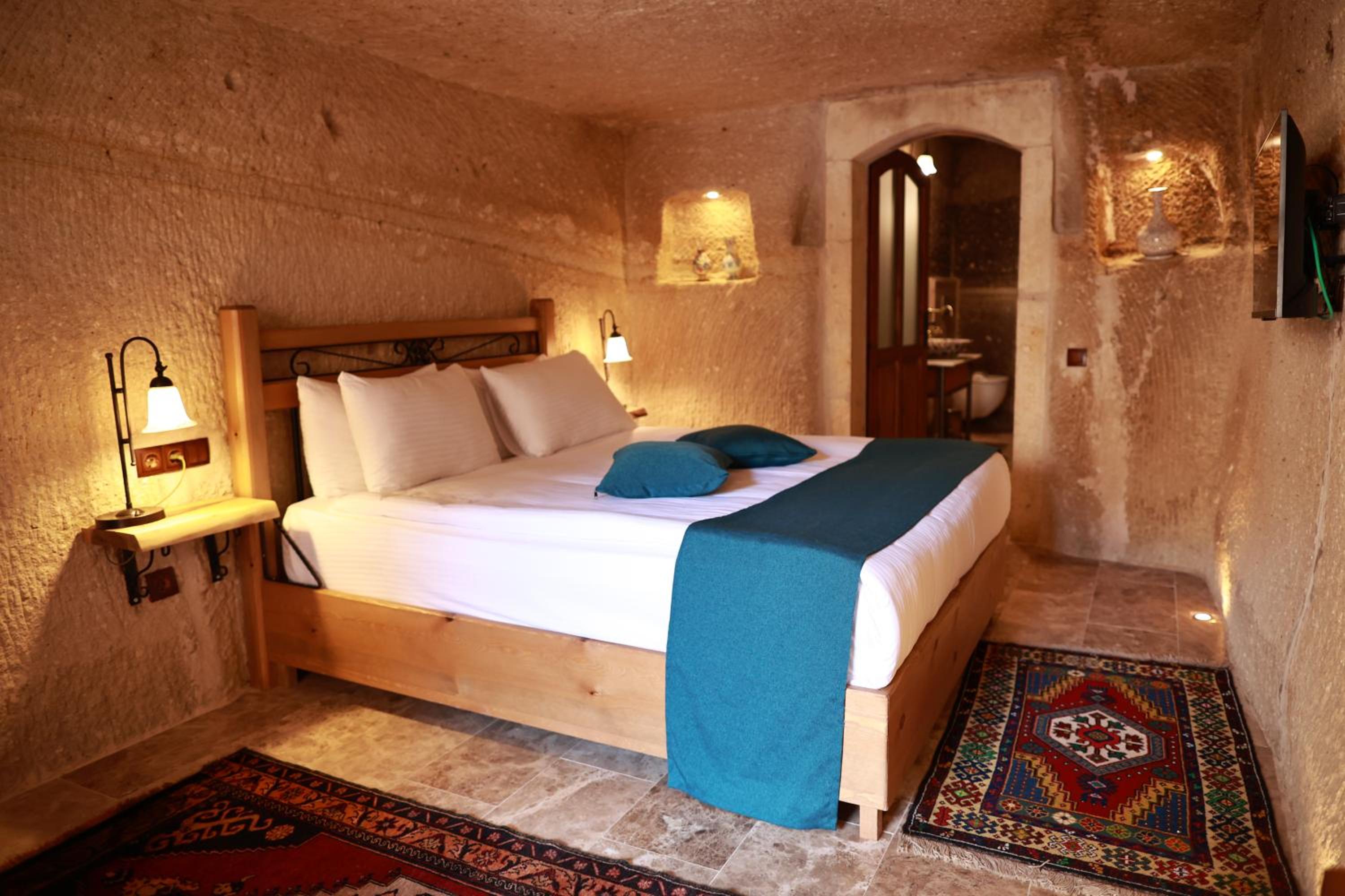 Deluxe Double Room - Photo 20