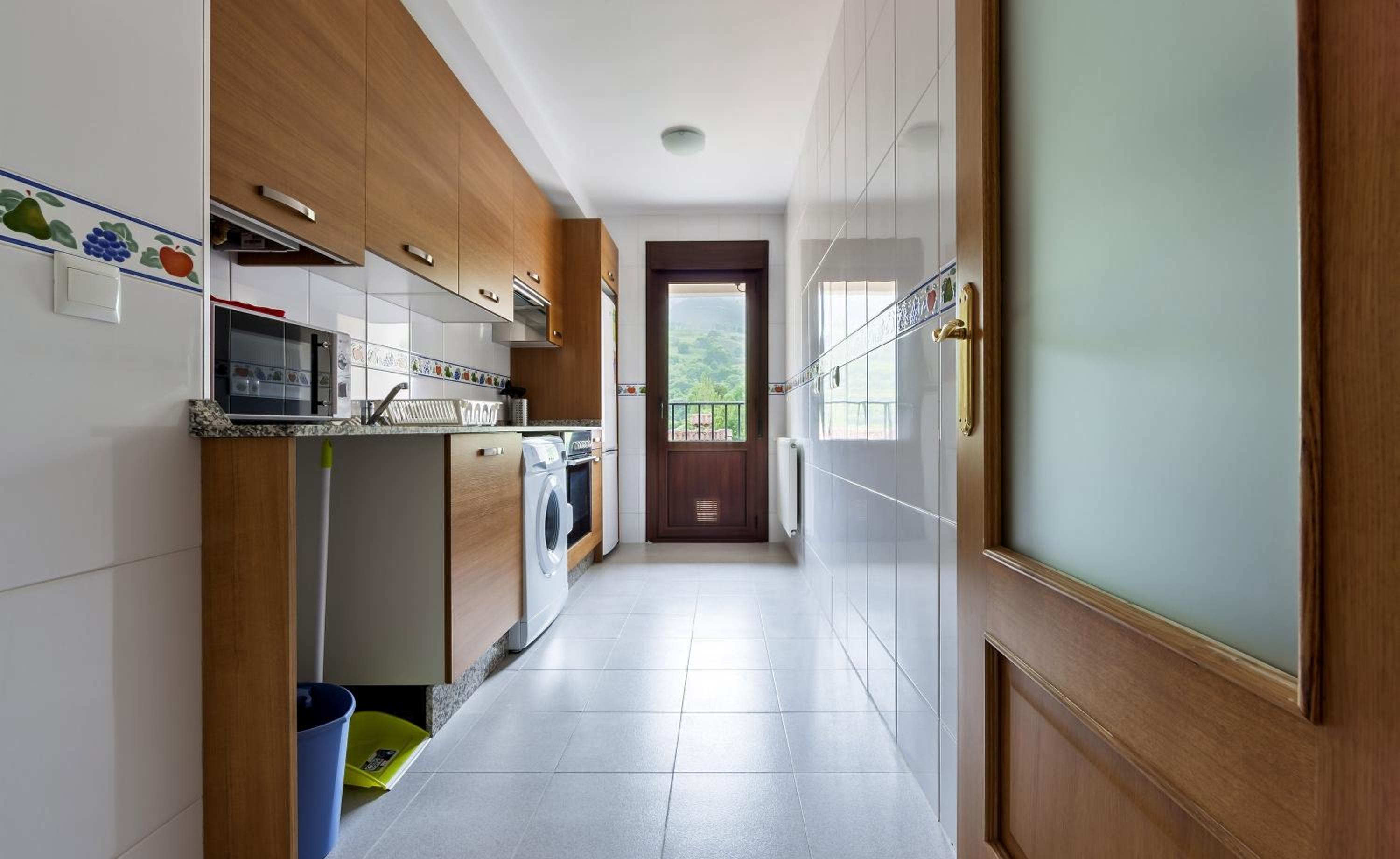 One-Bedroom Apartment with Parking photo 2