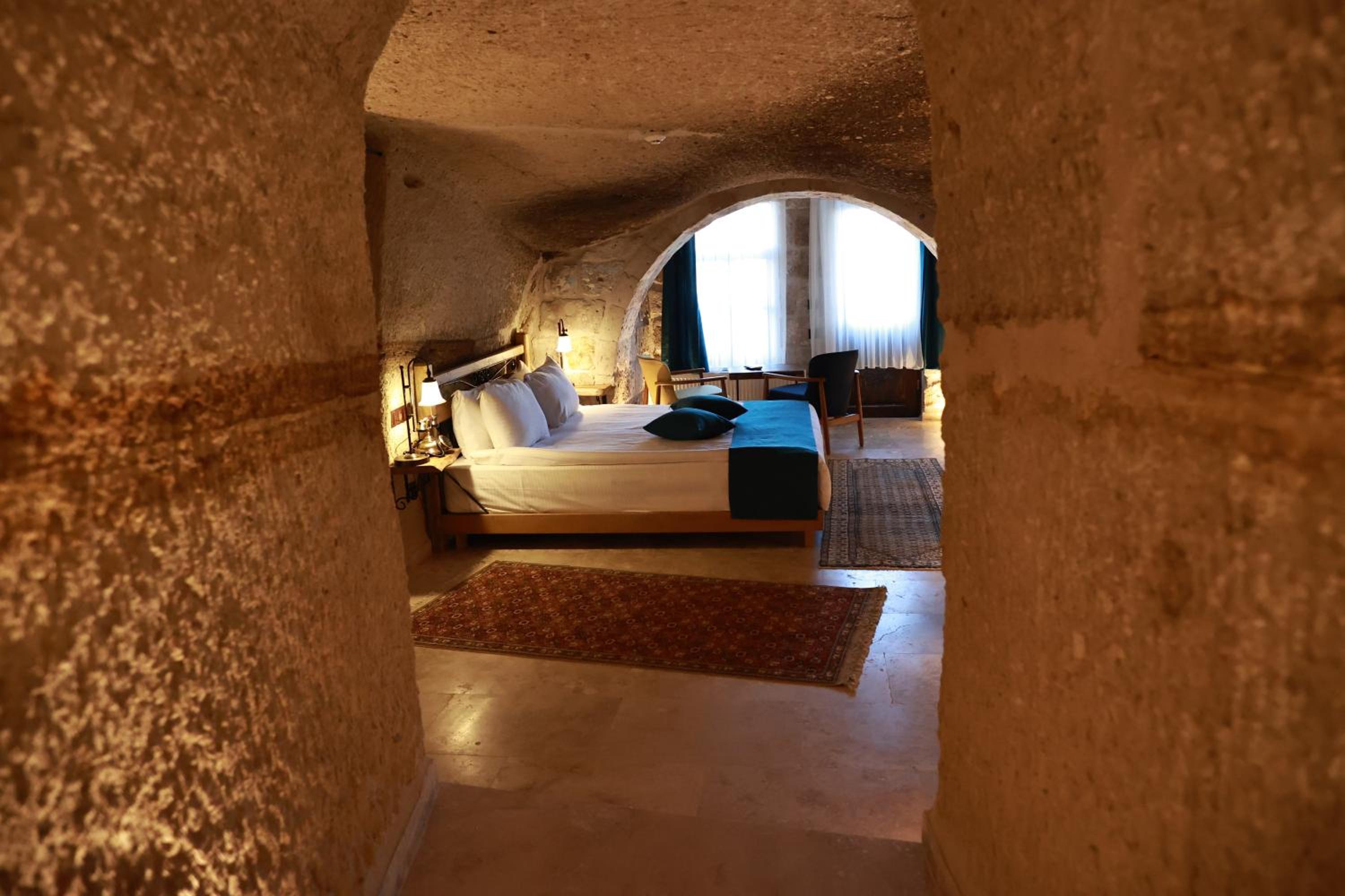 Queen Room with Balcony - Photo 1
