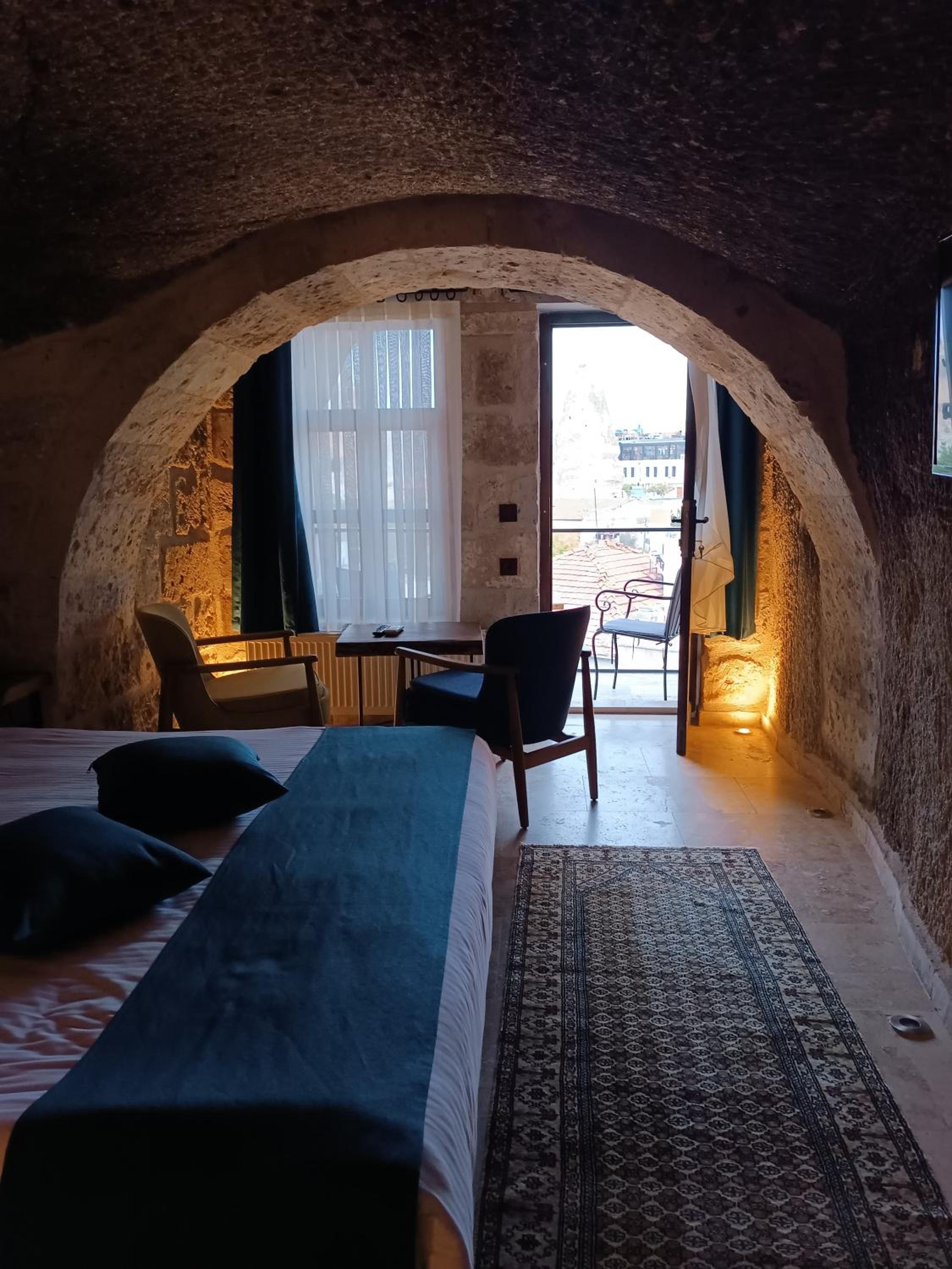 Queen Room with Balcony - Photo 7