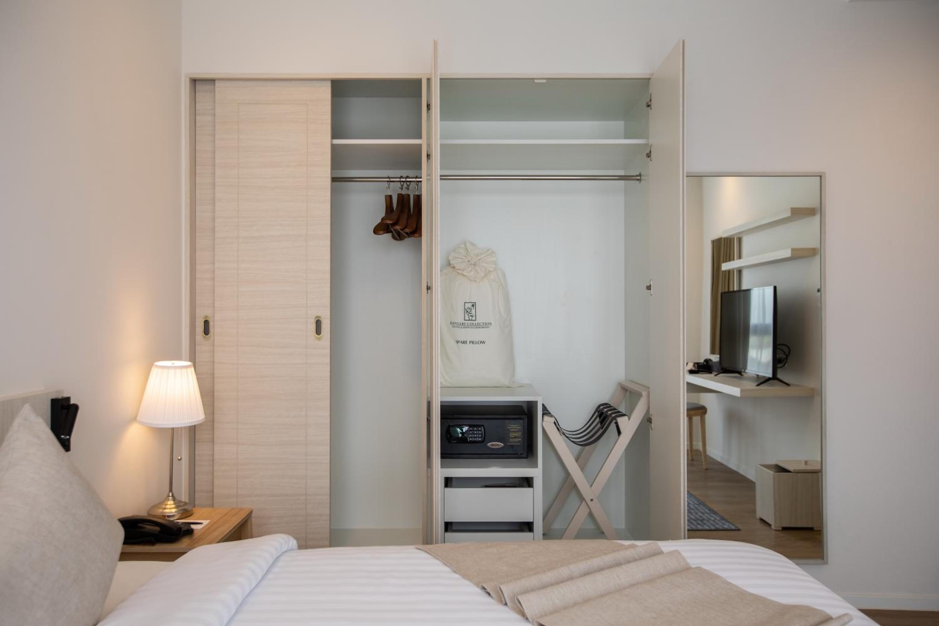 One-Bedroom Suite - Photo 2
