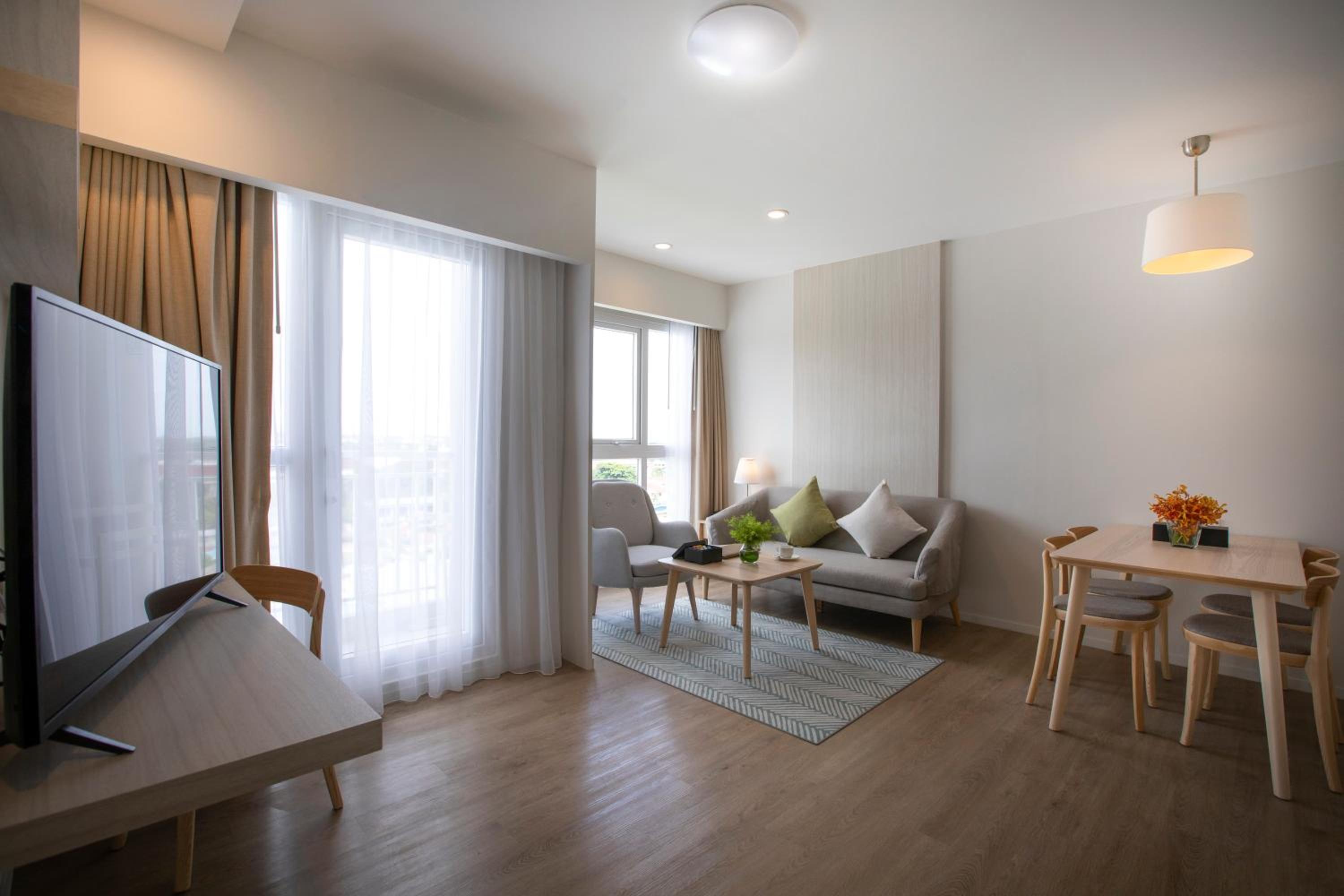 One-Bedroom Suite - Photo 7