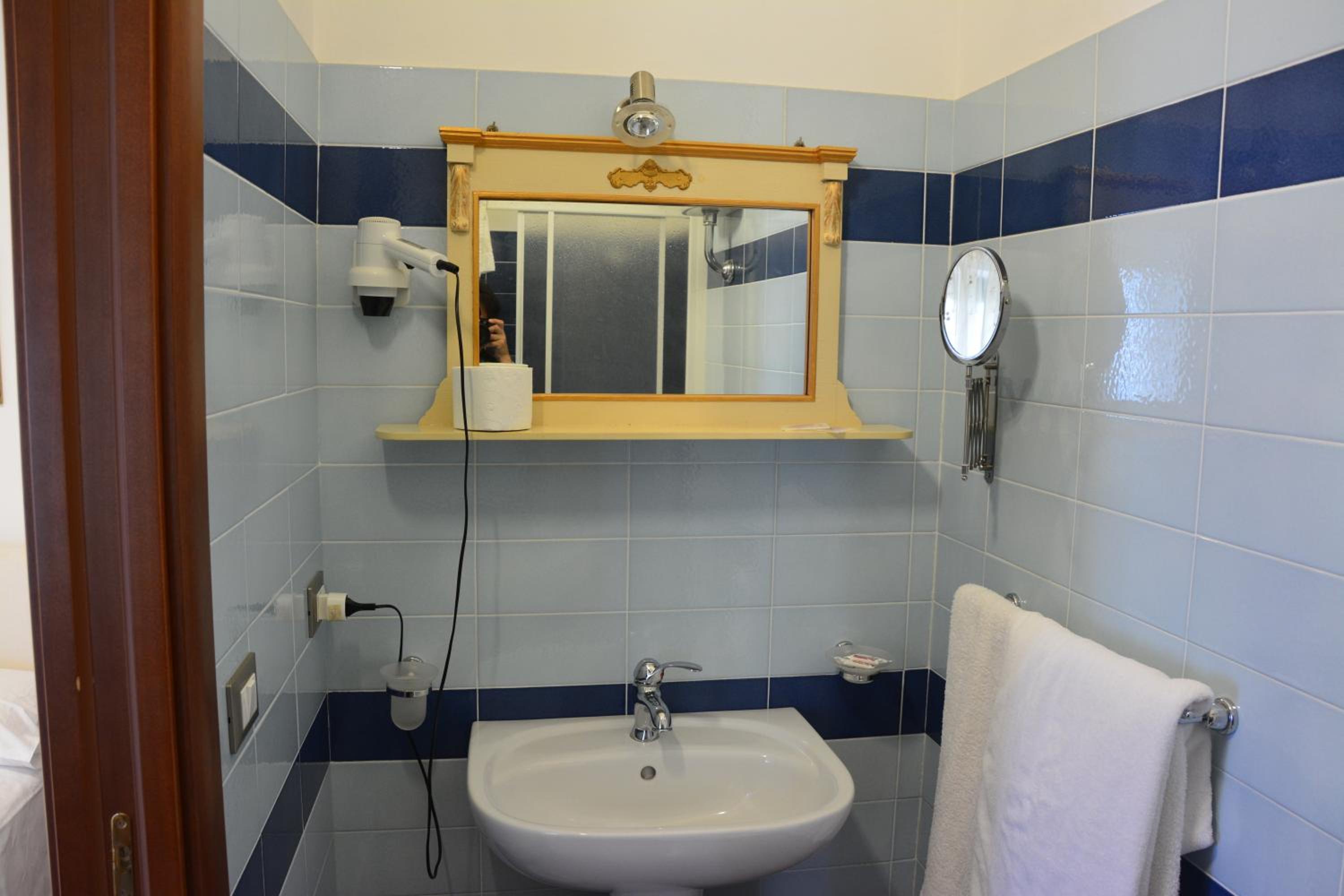 Double or Twin Room photo 3