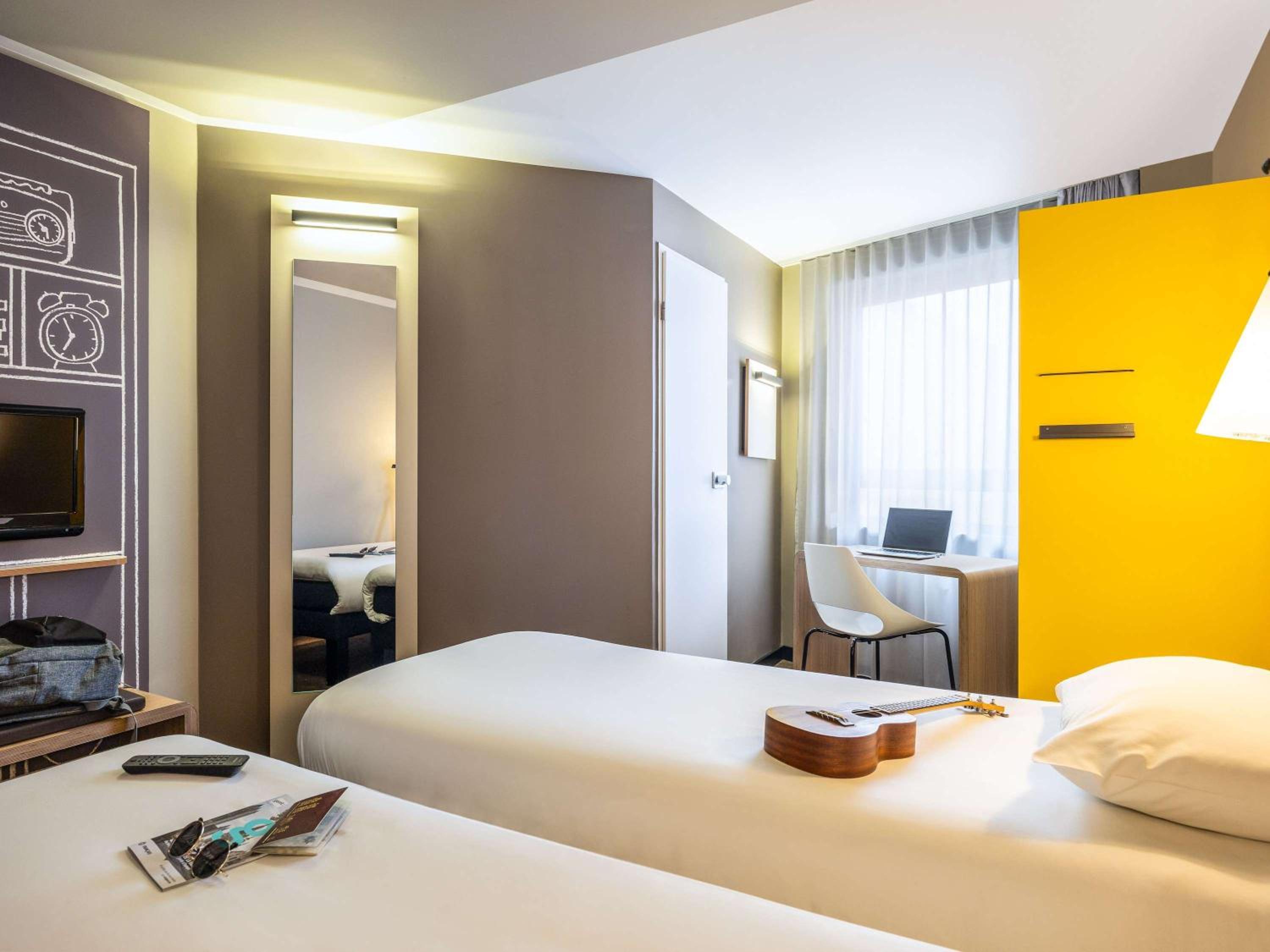 Standard Twin Room - Photo 11