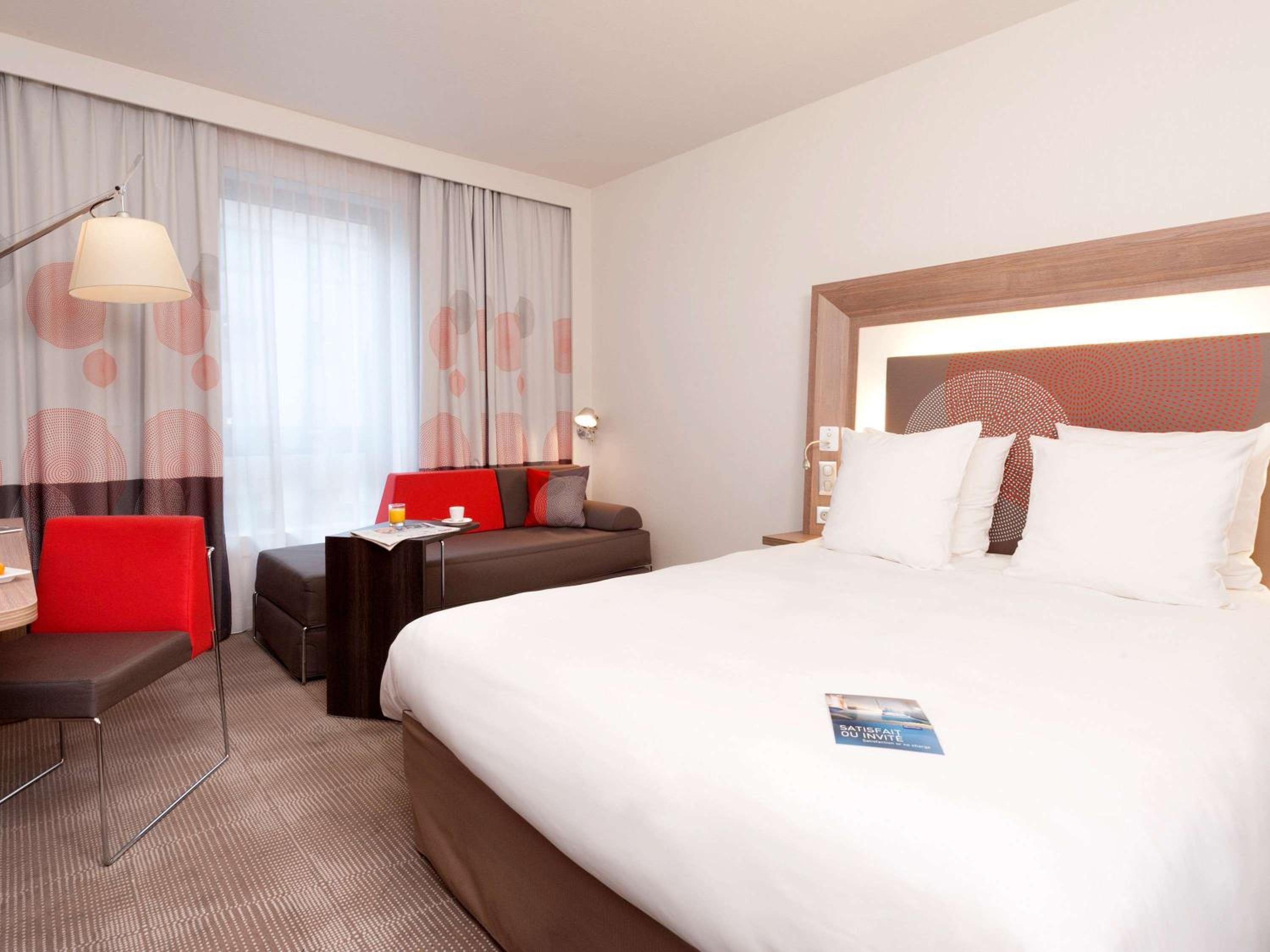 Executive Queen Room with Double Sofa Bed - Photo 1