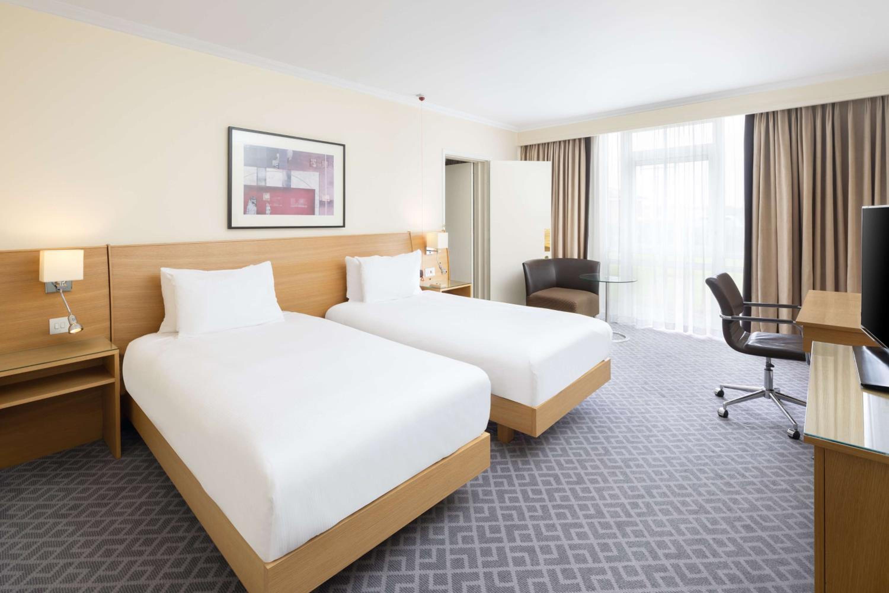 Twin Room - Mobility Accessible - Photo 1