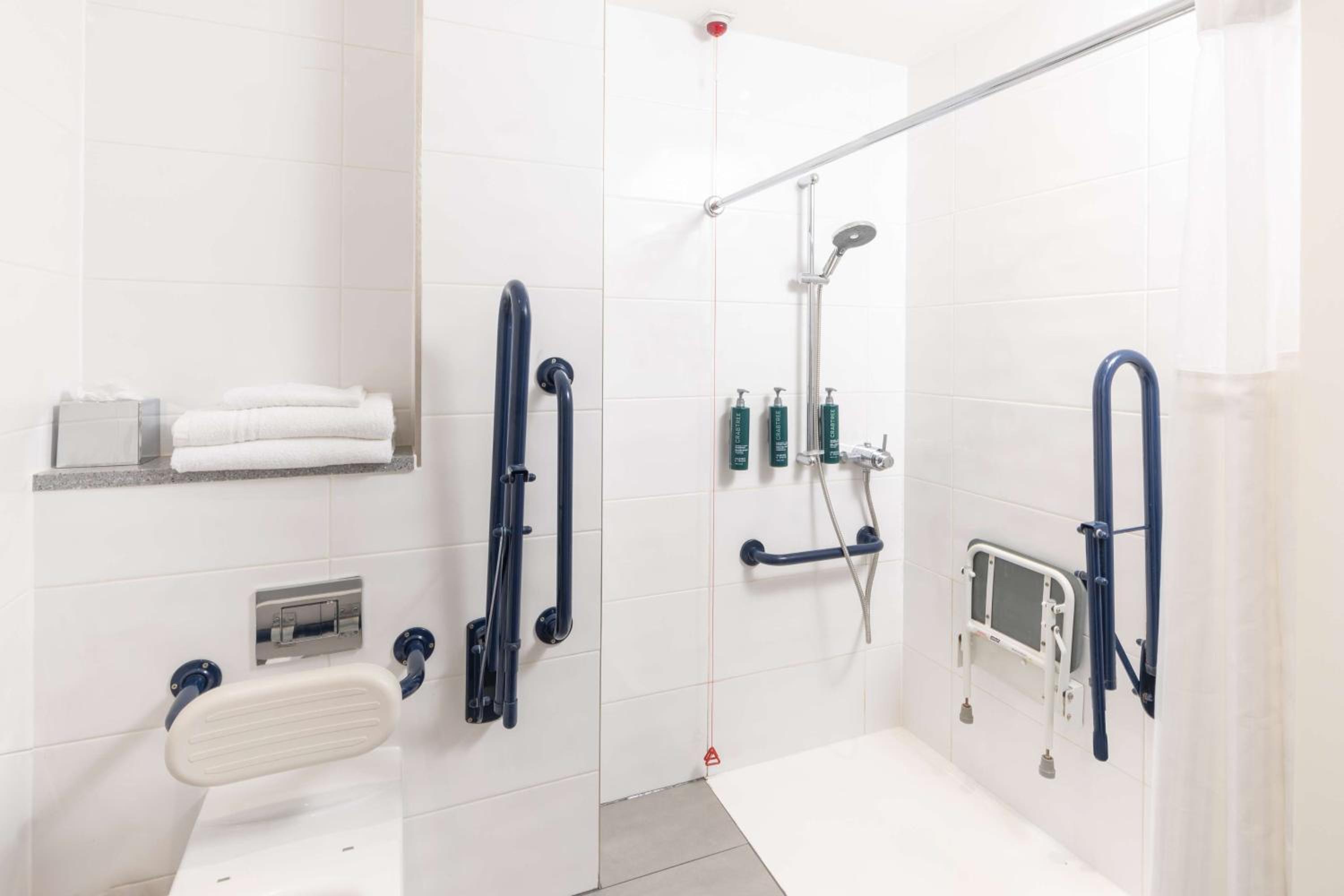 Twin Room - Mobility Accessible - Photo 5