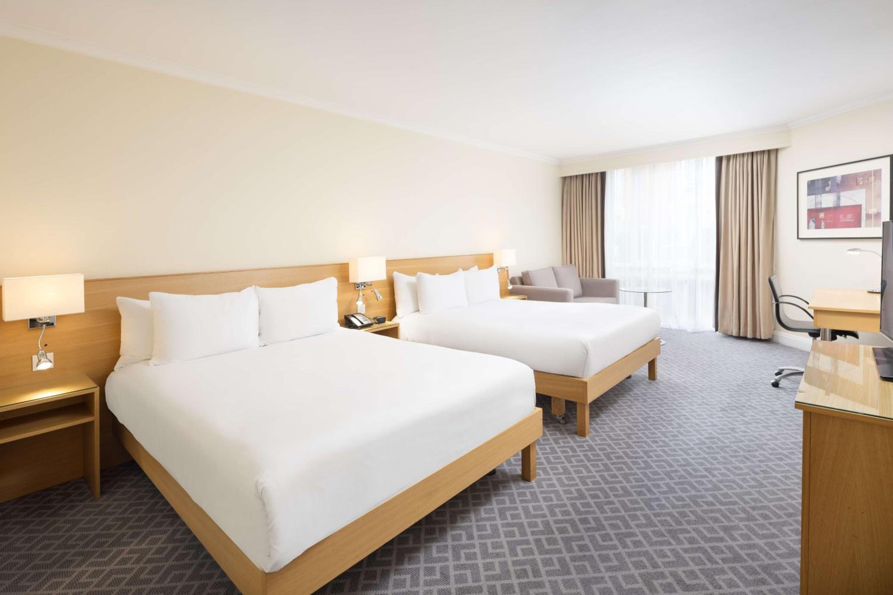 Deluxe Queen Room with Two Queen Beds - Photo 4