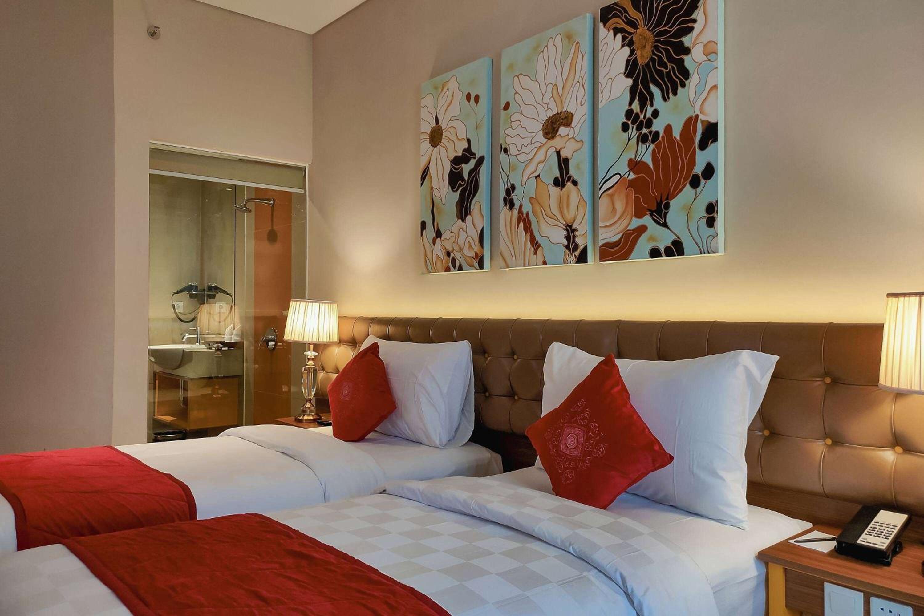 Deluxe Room with Two Single Beds, Non-Smoking - Photo 1