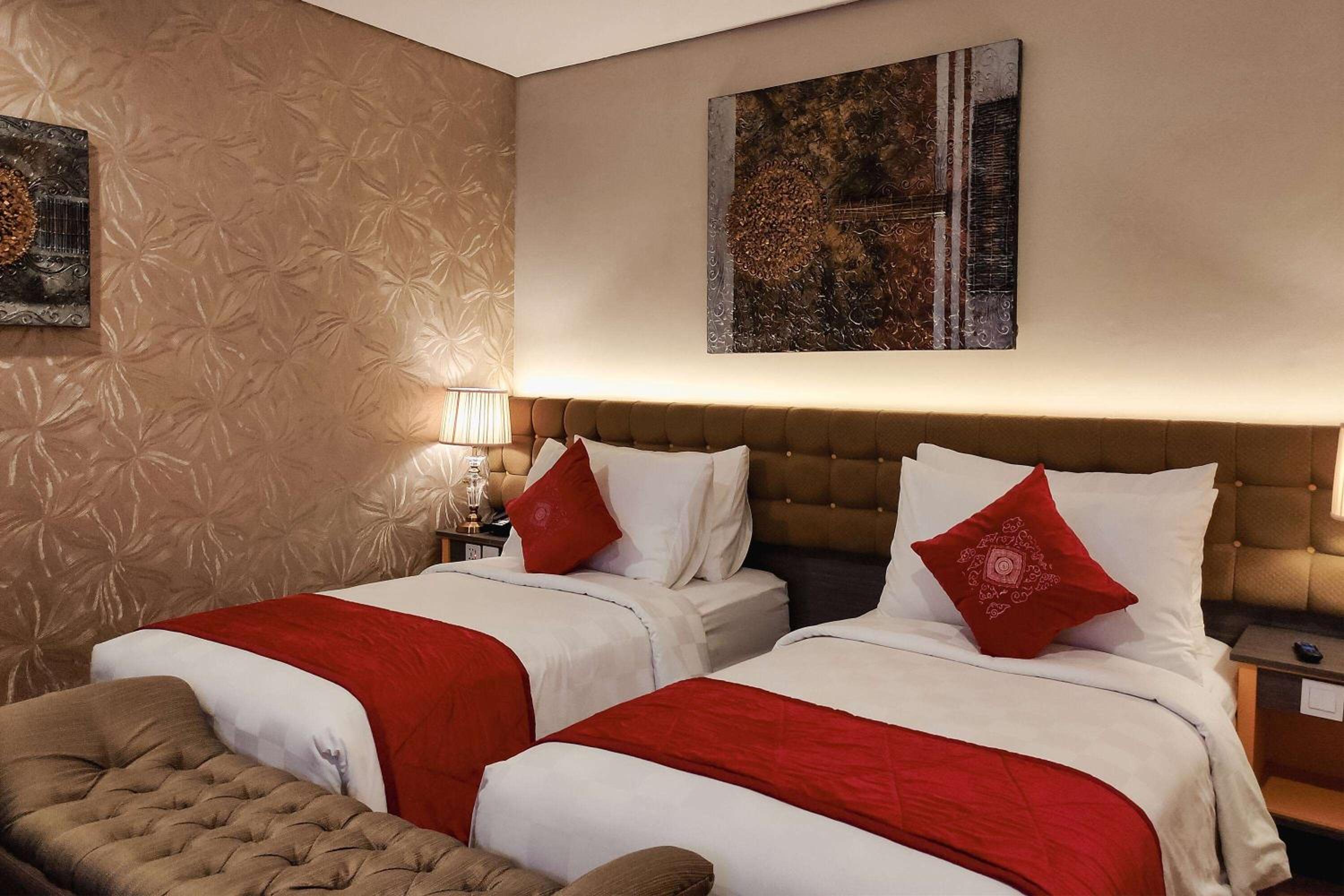 Suite with Two Single Beds, Non-Smoking - Photo 1