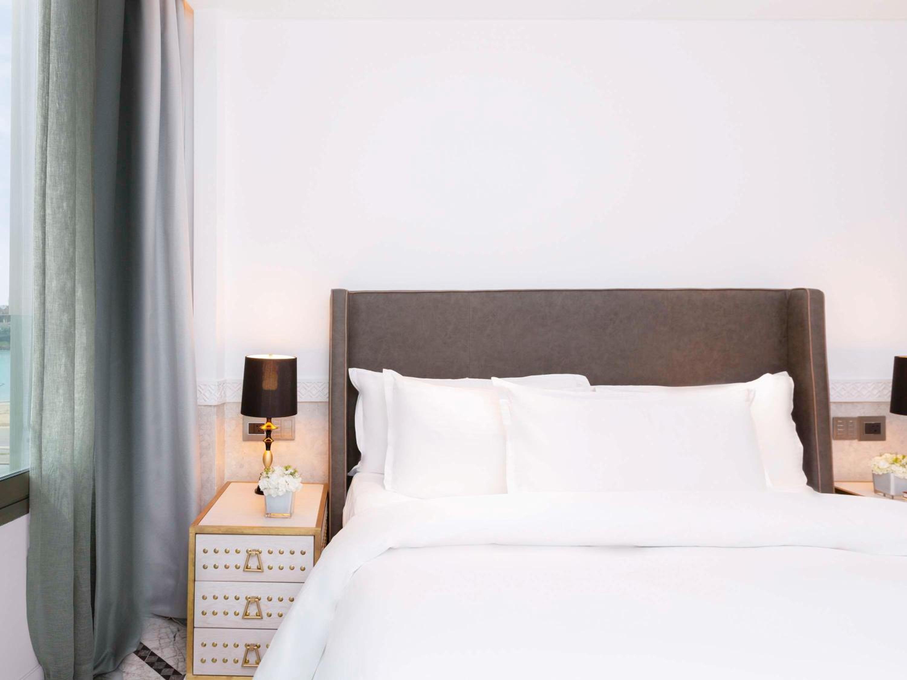 Fairmont Room with One King Bed - Photo 2