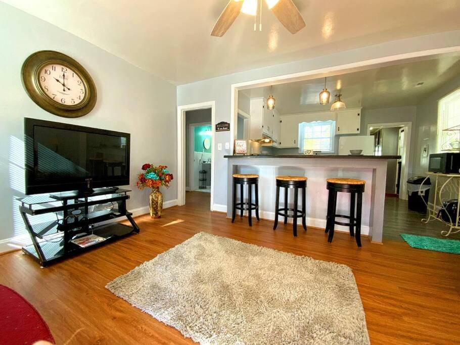 Two-Bedroom House photo 3