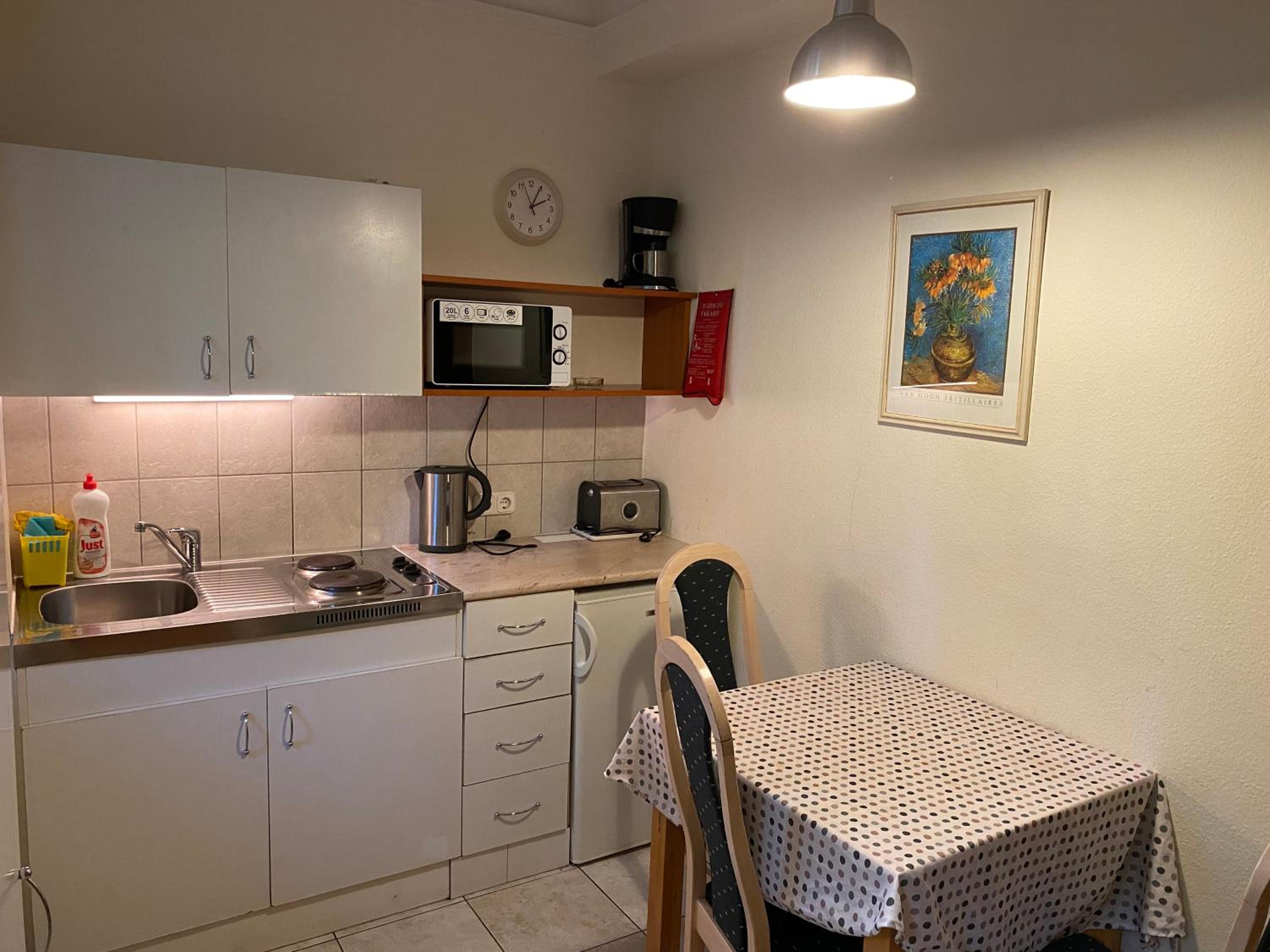 Apartment with Balcony - Photo 3