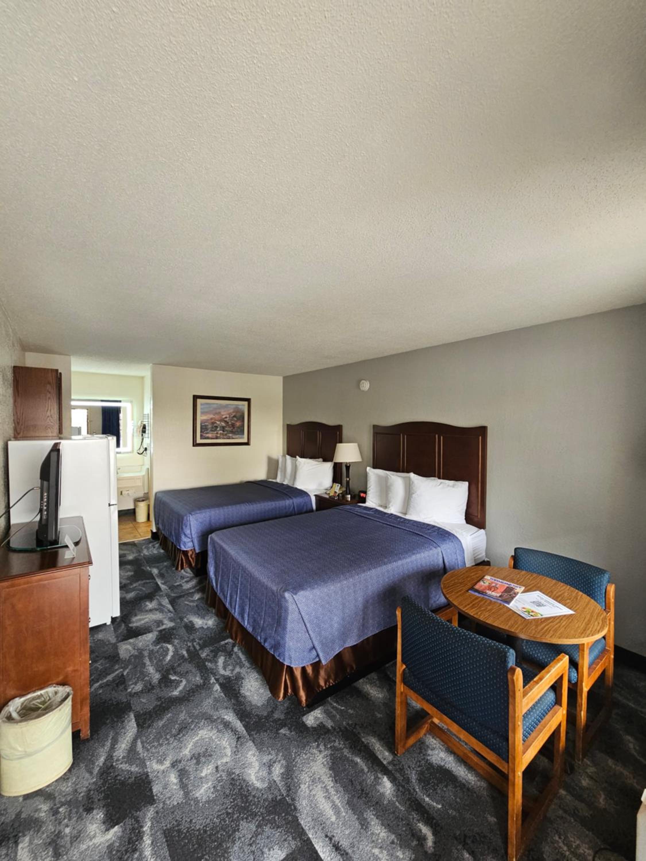 Standard Room with Two Double Beds - Non-Smoking - Photo 3