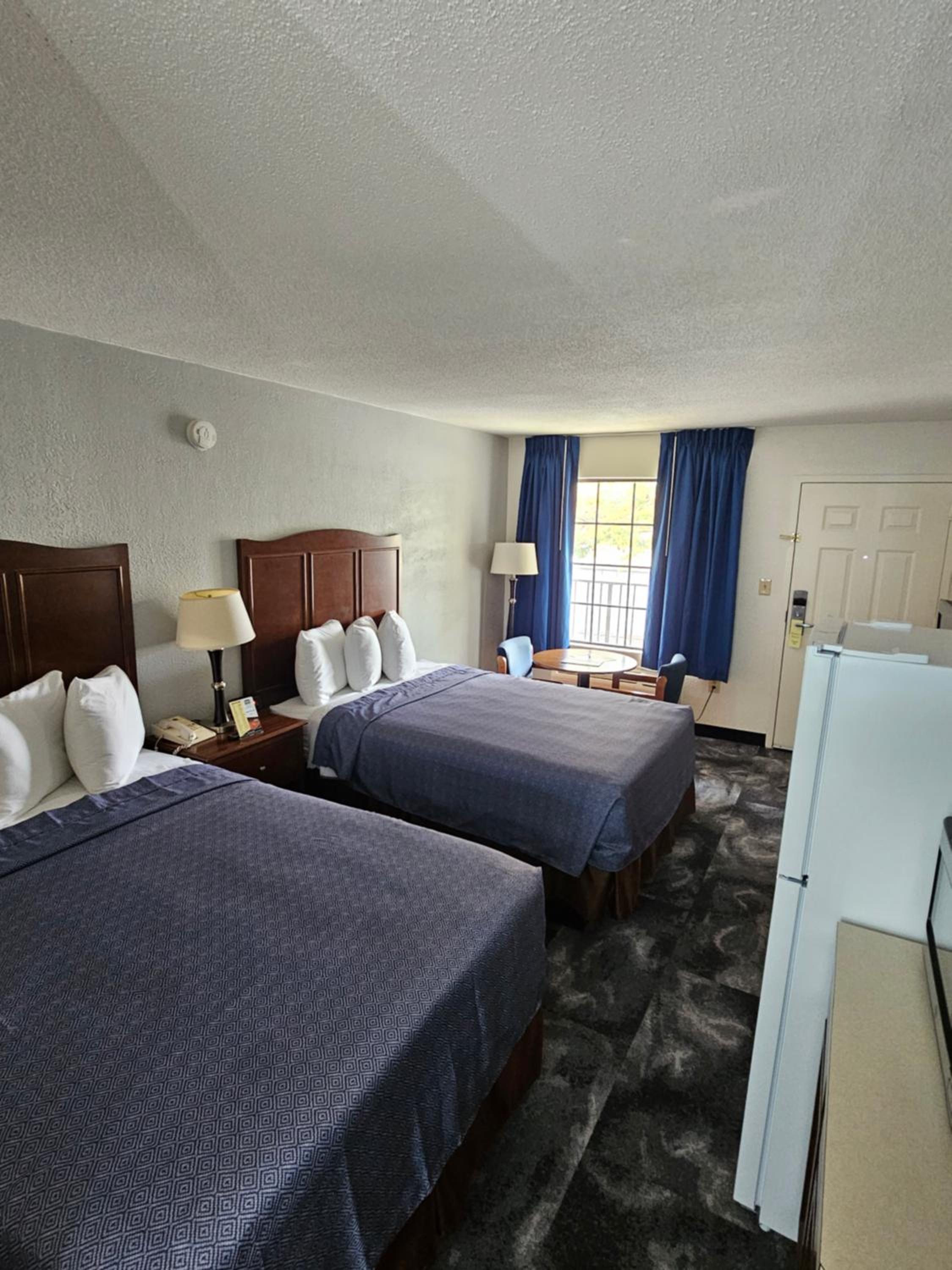 Standard Room with Two Double Beds - Non-Smoking - Photo 5