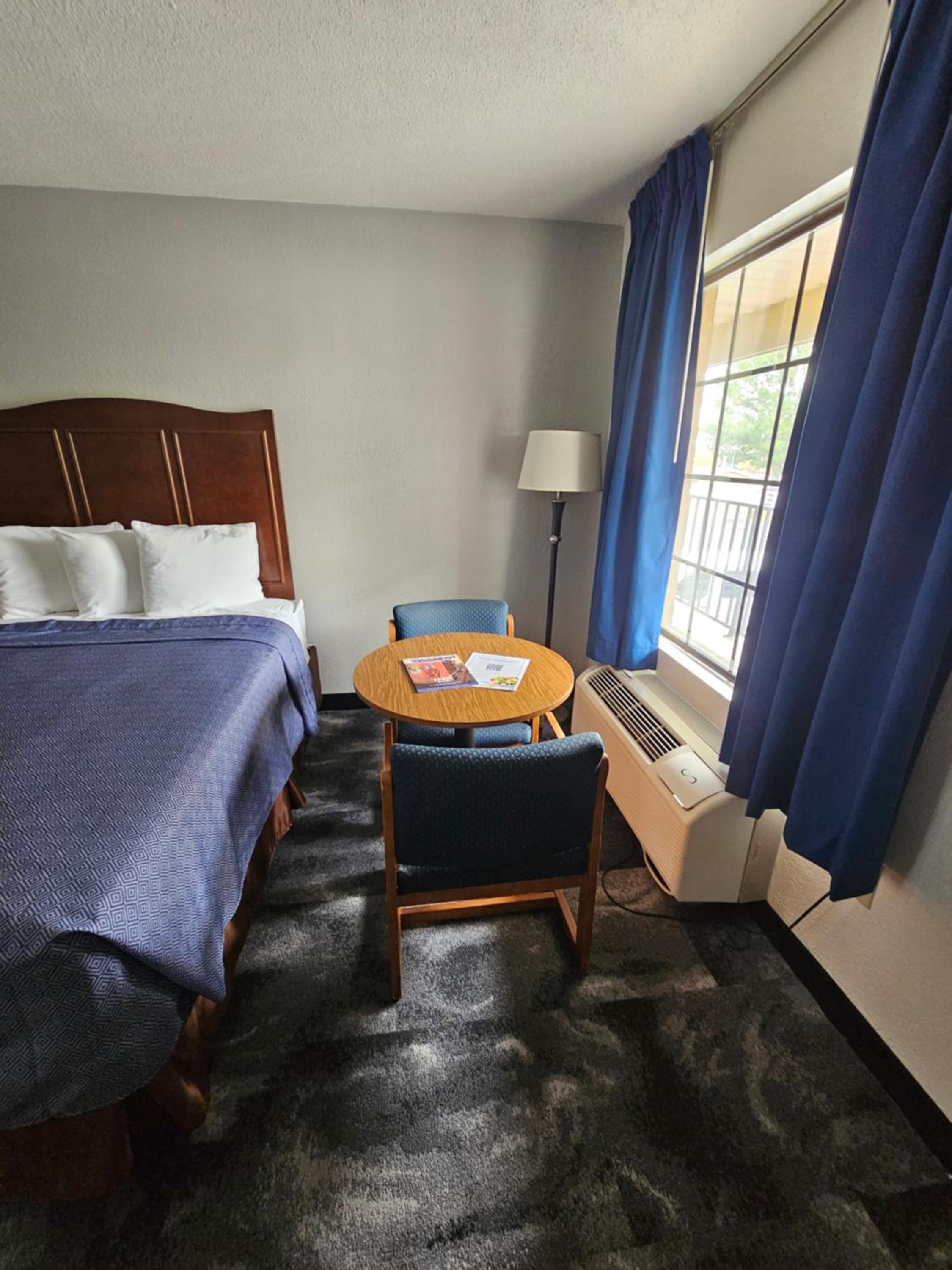 Standard Room with Two Double Beds - Non-Smoking - Photo 6