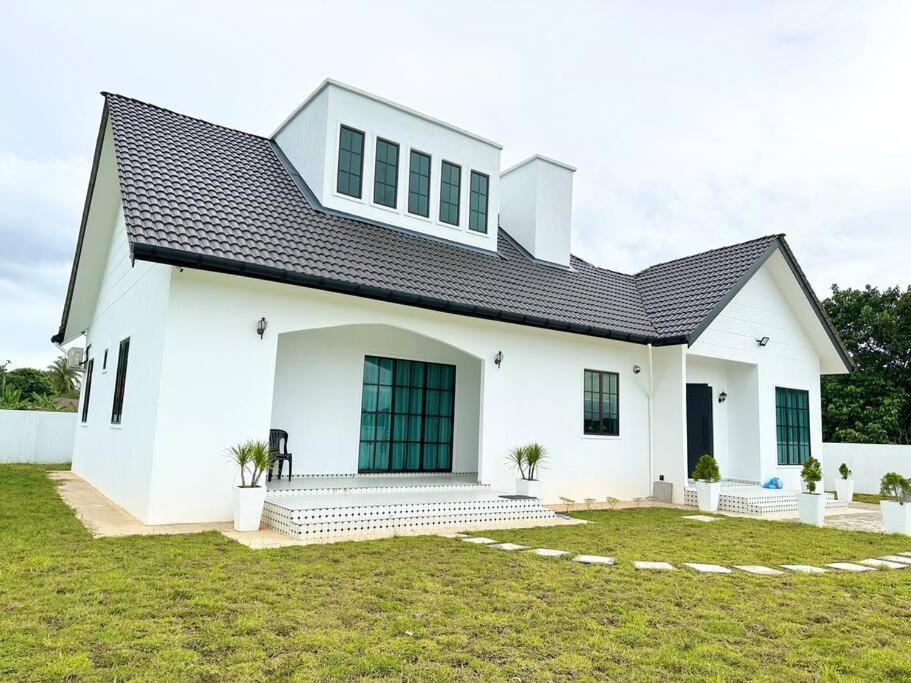 Villa photo 1