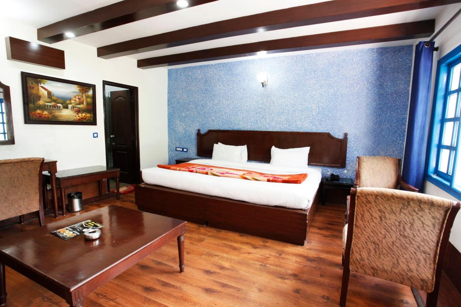 Queen Room photo 1