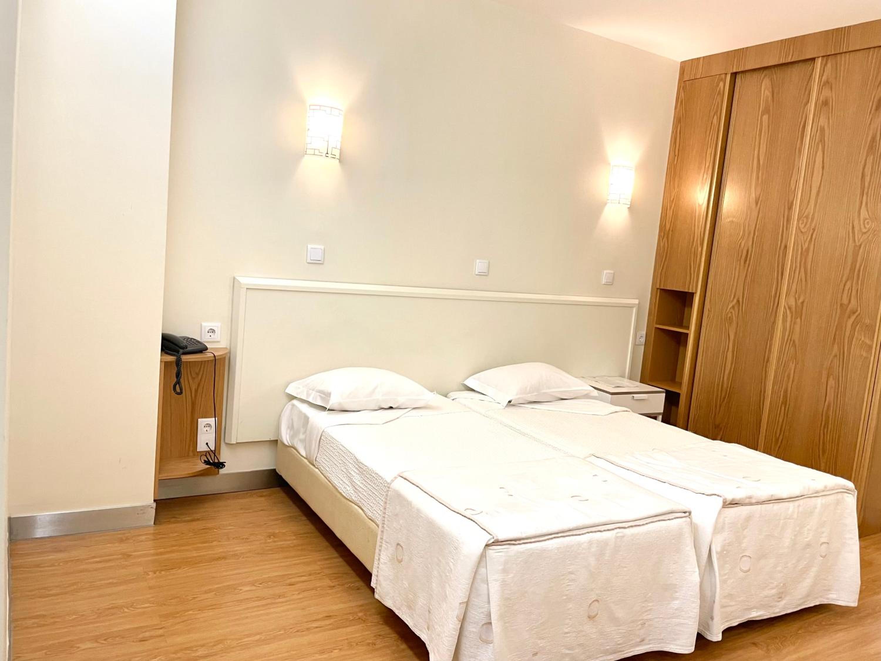 Twin Room - Disability Access photo 1