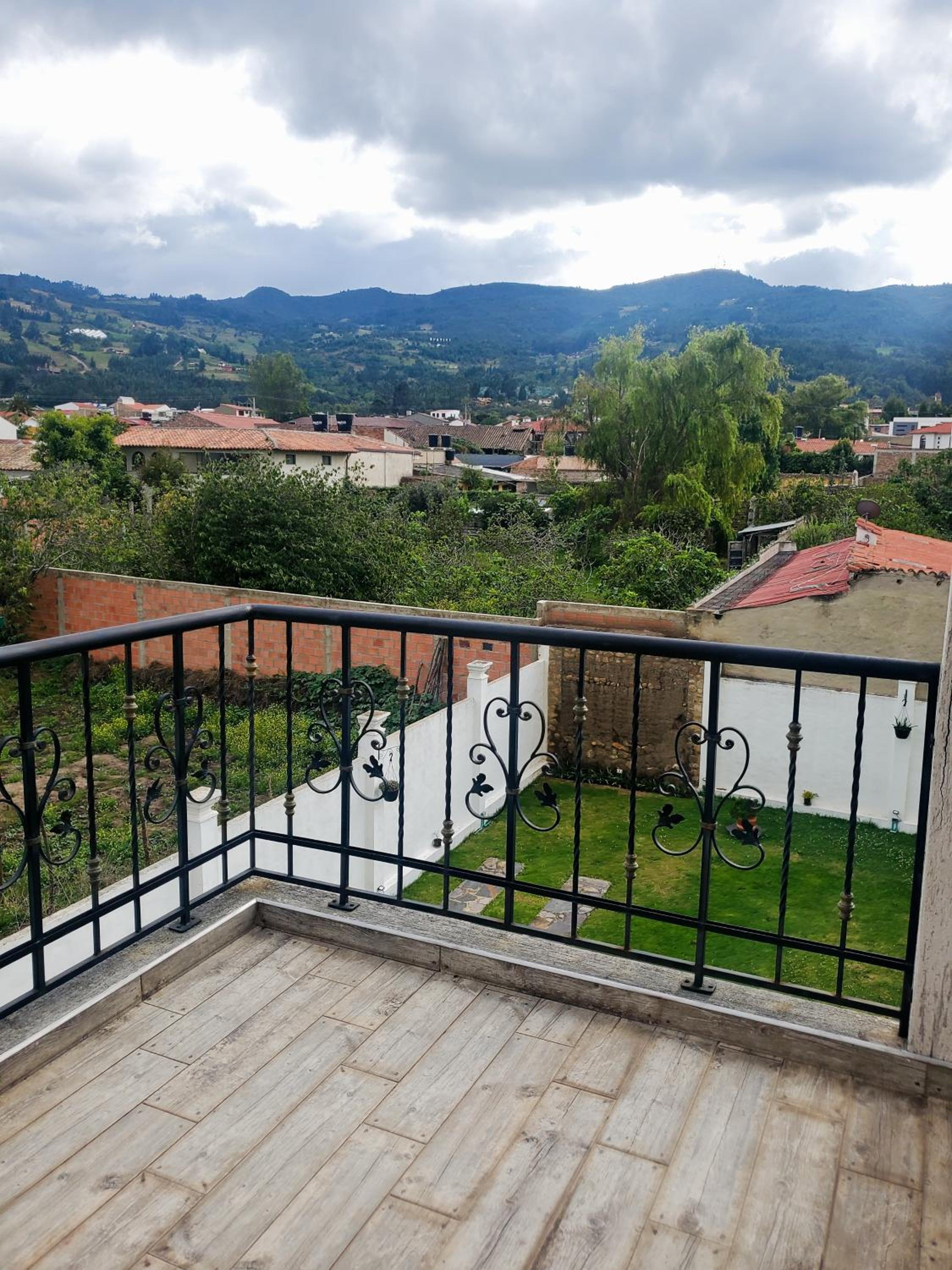 Apartment with Mountain View photo 2