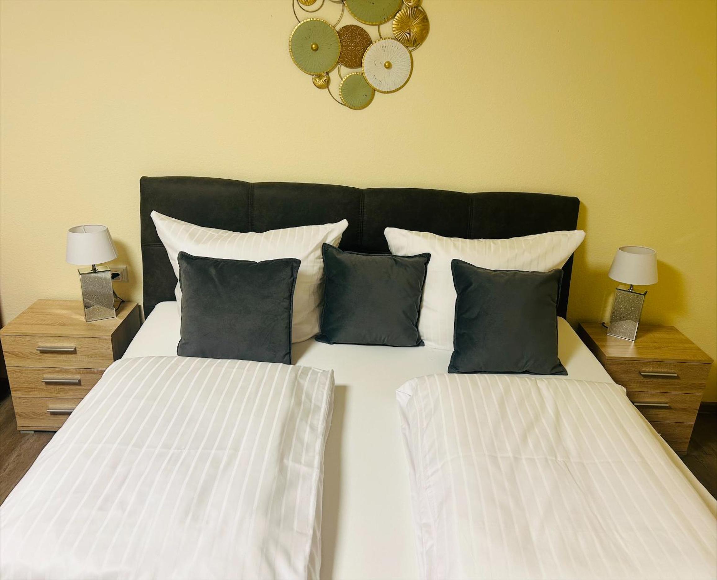 Queen Room with Balcony photo 1