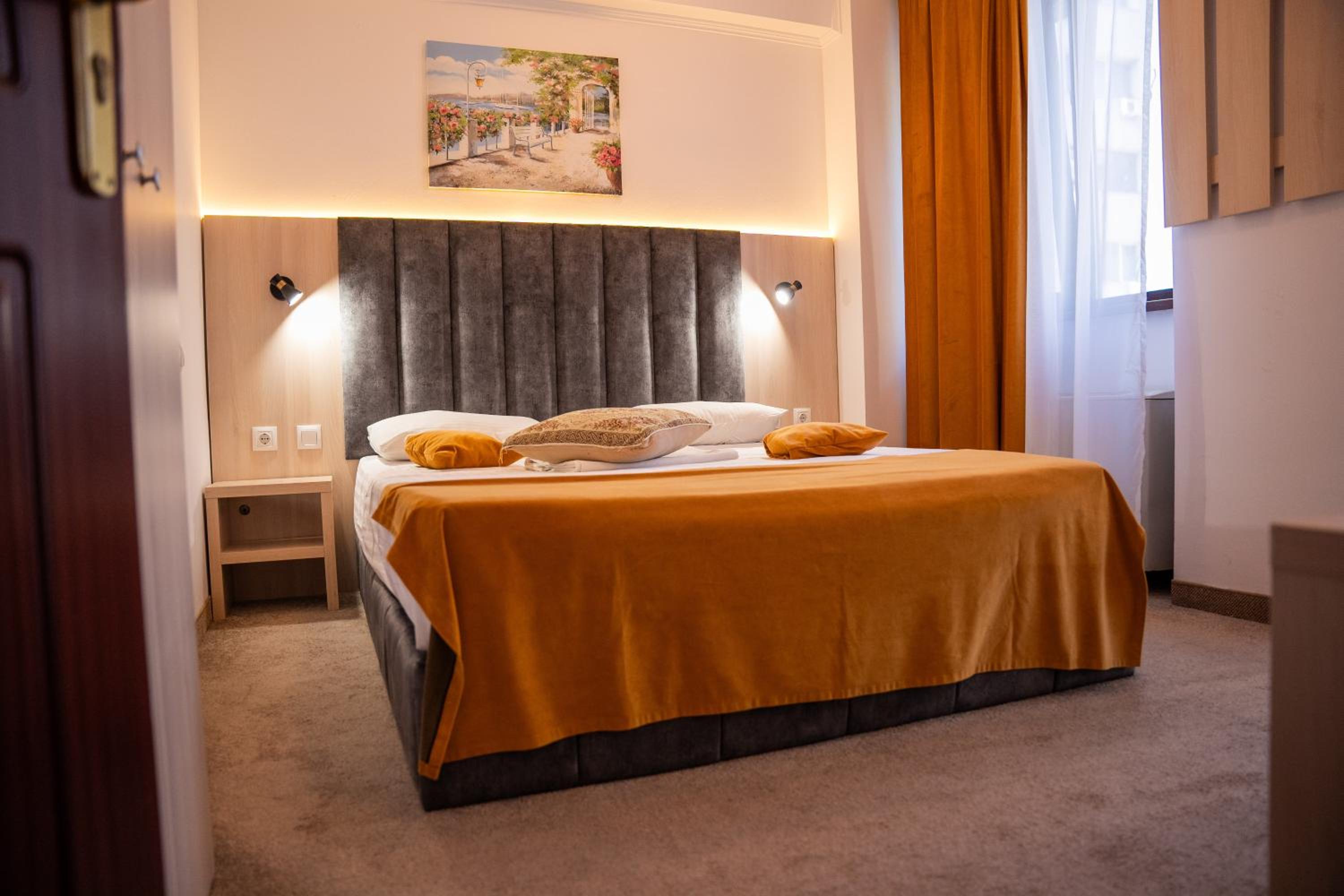 Standard Double Room - Photo 1