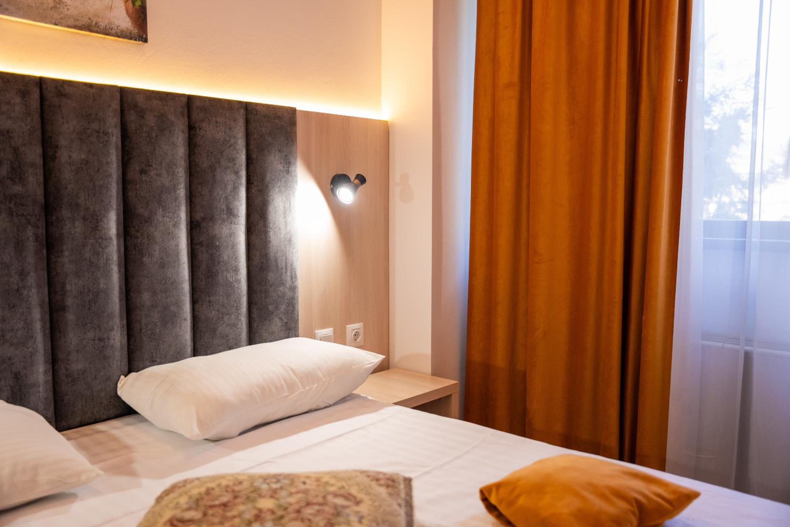 Standard Double Room - Photo 3