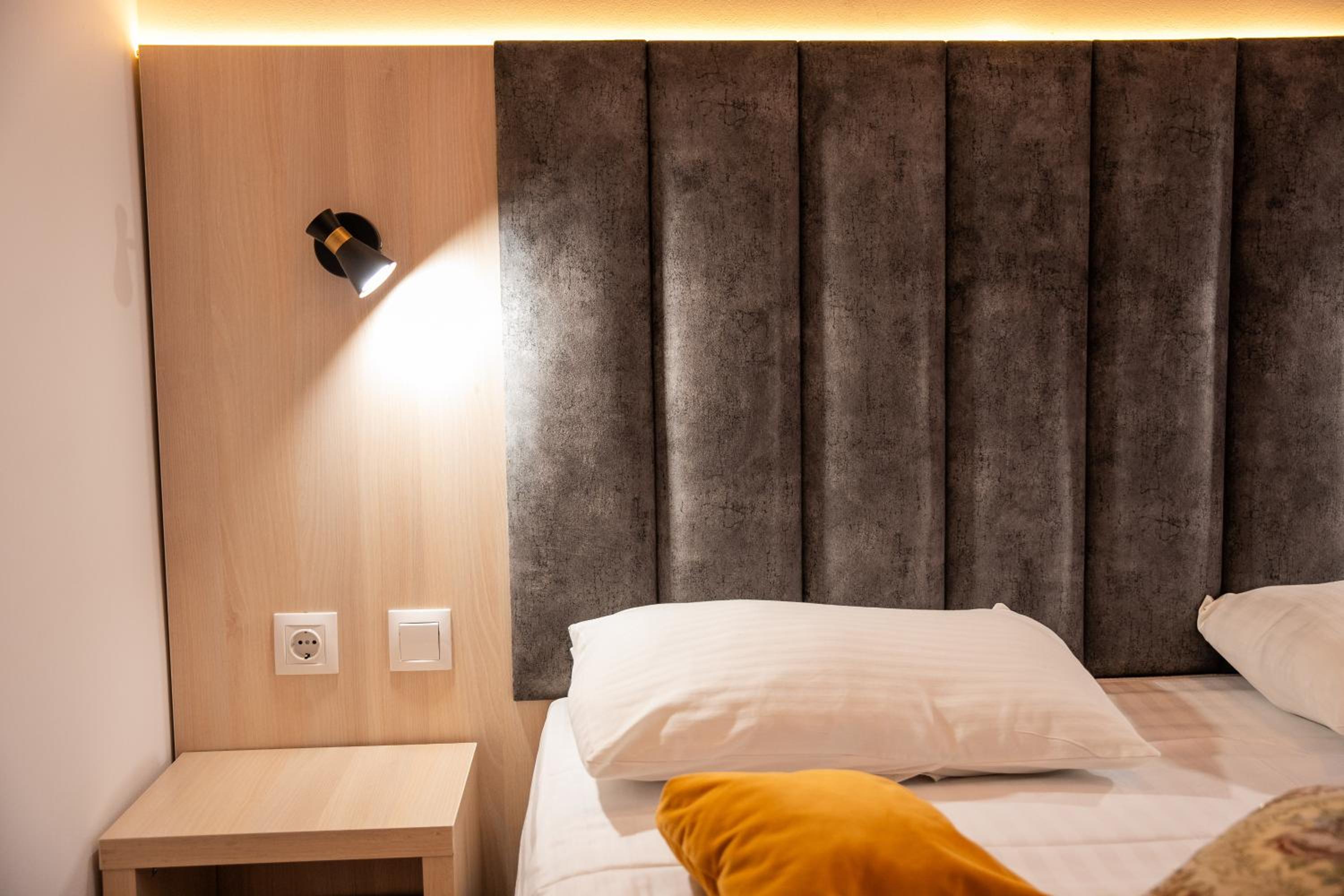 Standard Double Room - Photo 6