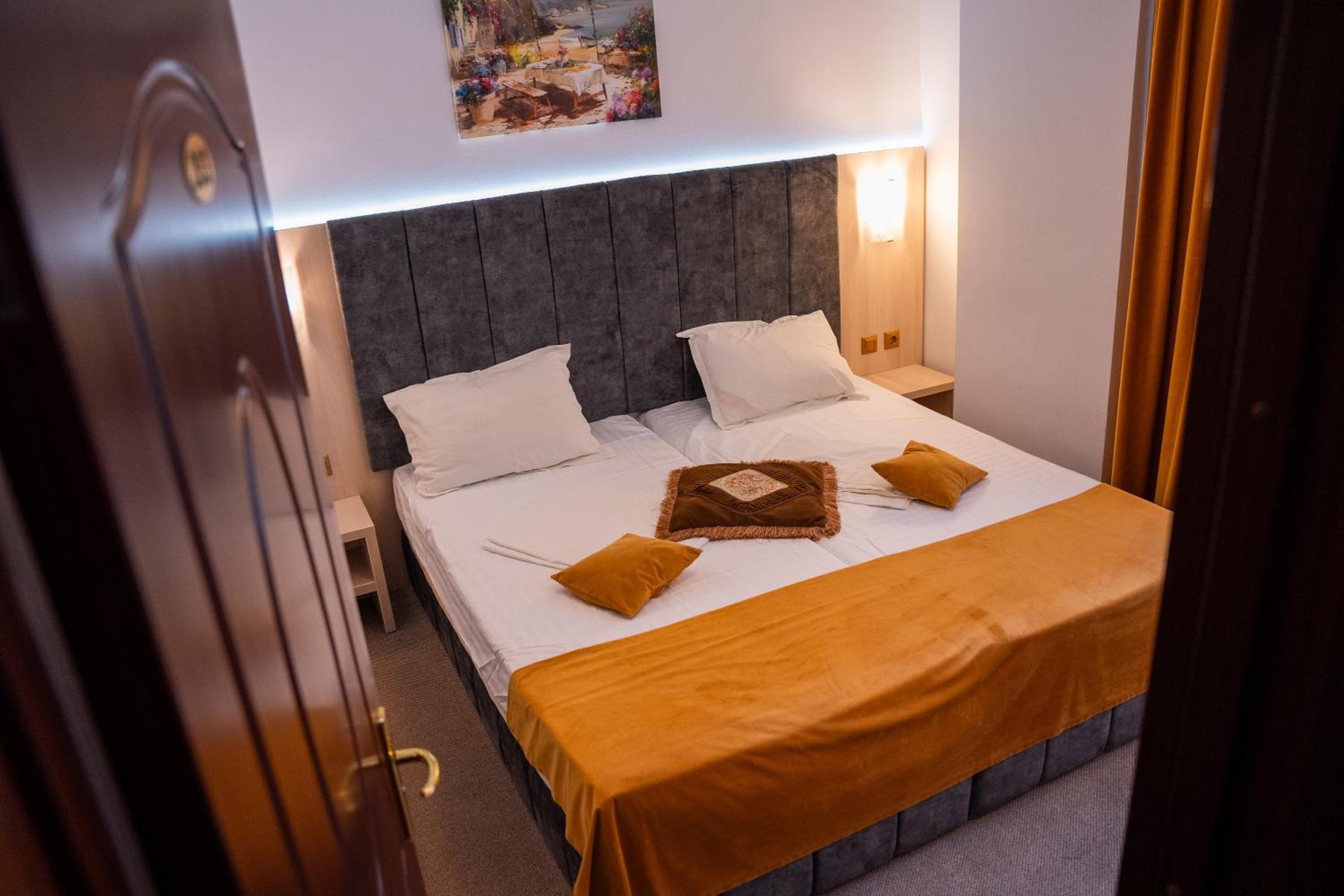 Twin Room - Photo 1